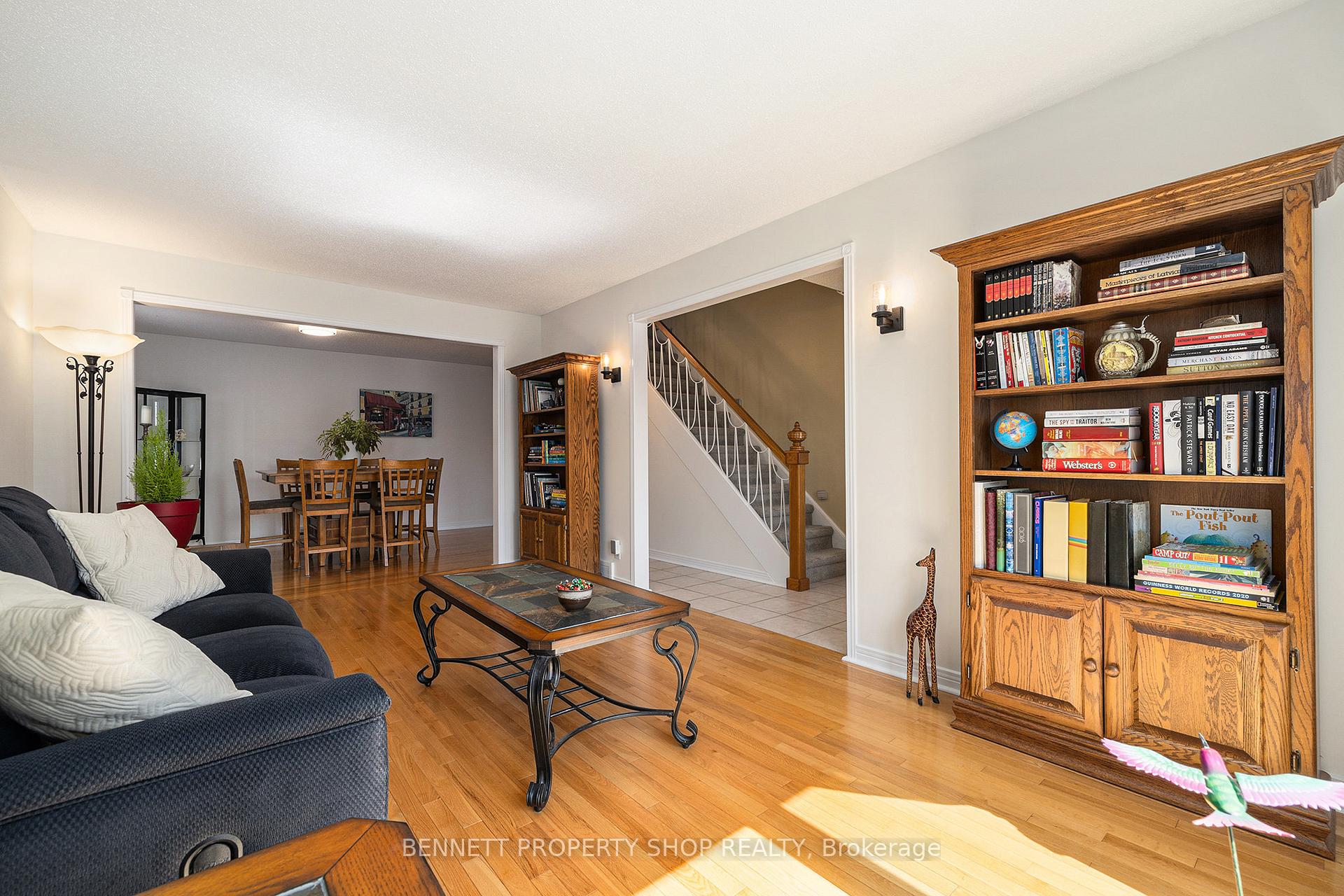 Photo 6 of 37 Ivylea Street, Ottawa, Craig Henry/Woodvale — HOMEH