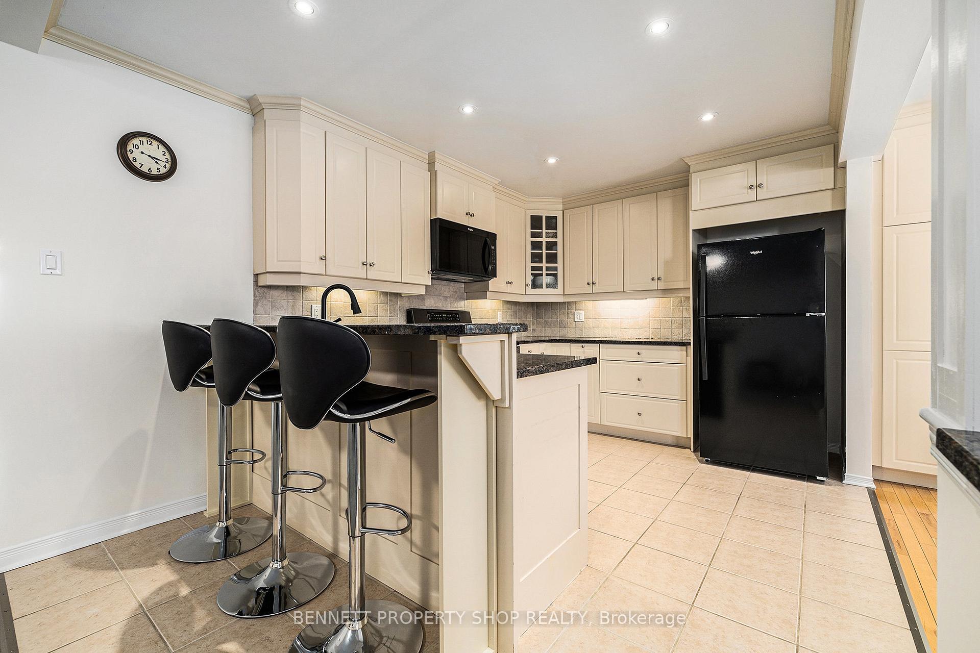Photo 9 of 37 Ivylea Street, Ottawa, Craig Henry/Woodvale — HOMEH