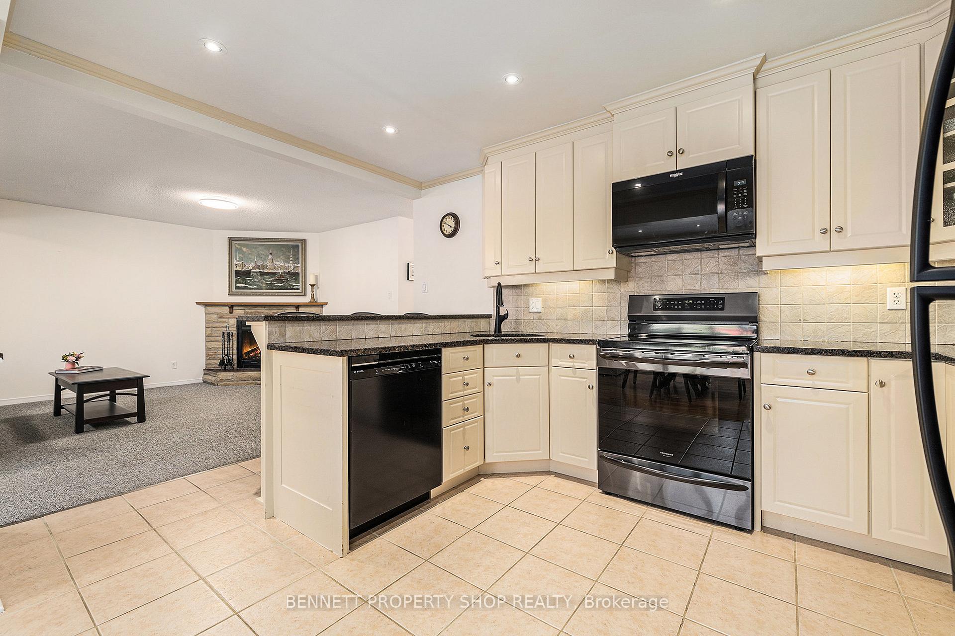 Photo 11 of 37 Ivylea Street, Ottawa, Craig Henry/Woodvale — HOMEH