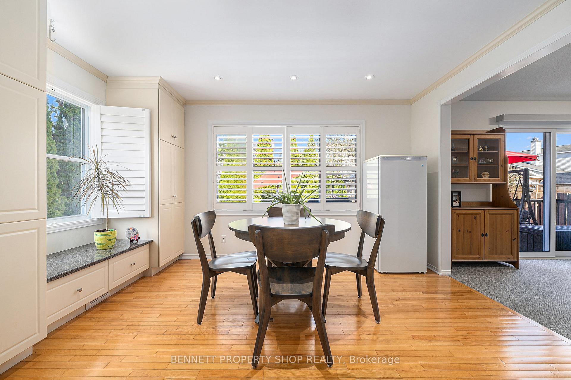 Photo 12 of 37 Ivylea Street, Ottawa, Craig Henry/Woodvale — HOMEH