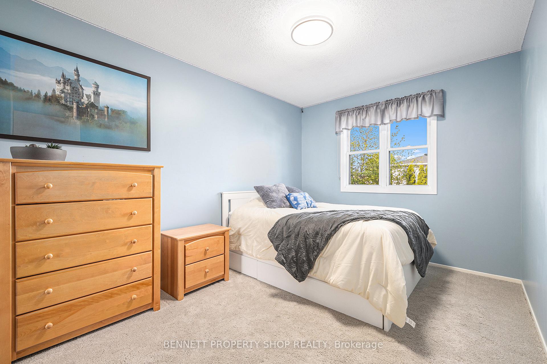 Photo 16 of 37 Ivylea Street, Ottawa, Craig Henry/Woodvale — HOMEH