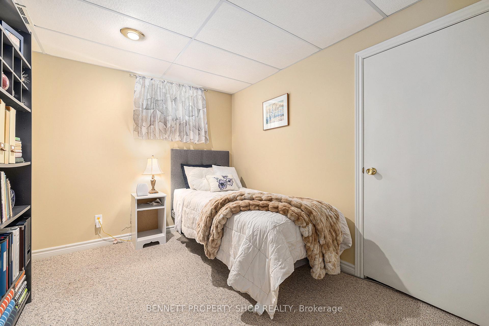 Photo 20 of 37 Ivylea Street, Ottawa, Craig Henry/Woodvale — HOMEH