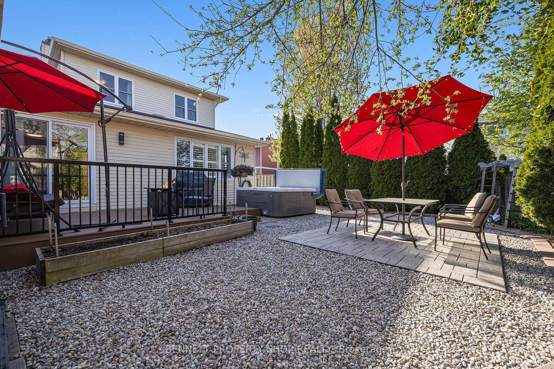 Photo 22 of 37 Ivylea Street, Ottawa, Craig Henry/Woodvale — HOMEH