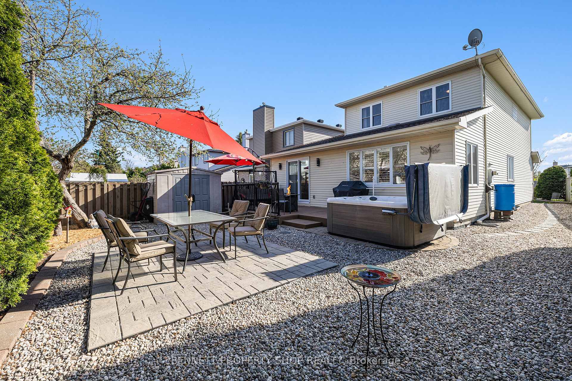 Photo 23 of 37 Ivylea Street, Ottawa, Craig Henry/Woodvale — HOMEH