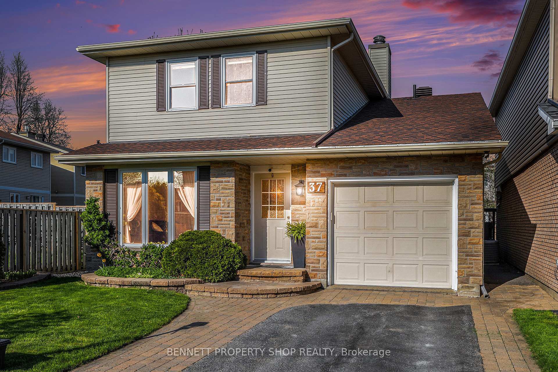 Photo 27 of 37 Ivylea Street, Ottawa, Craig Henry/Woodvale — HOMEH