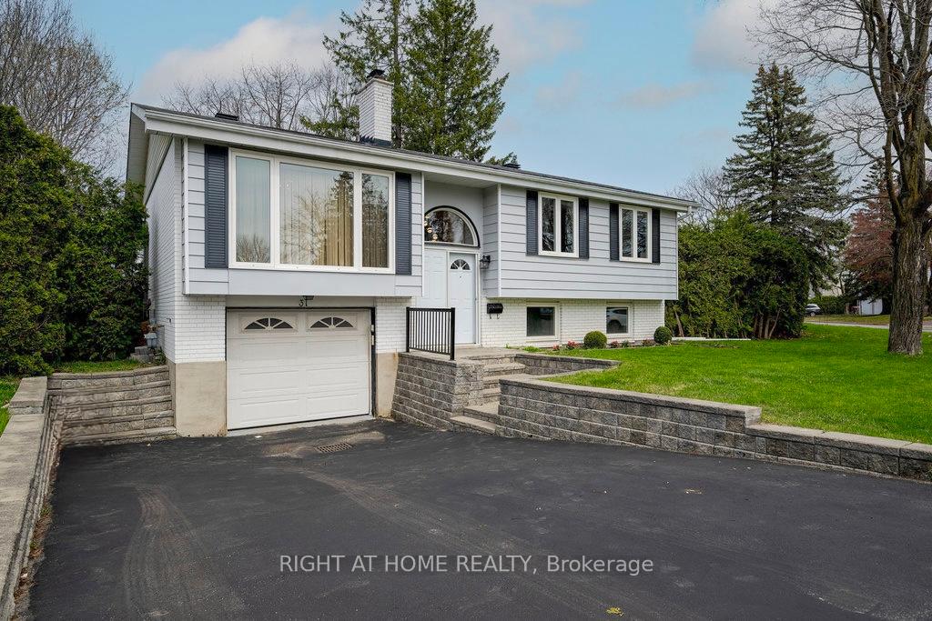Front of 31 Ashgrove Crescent