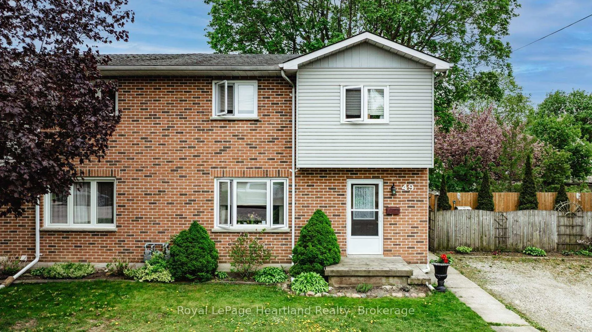 Front of 49 Wellington Street W