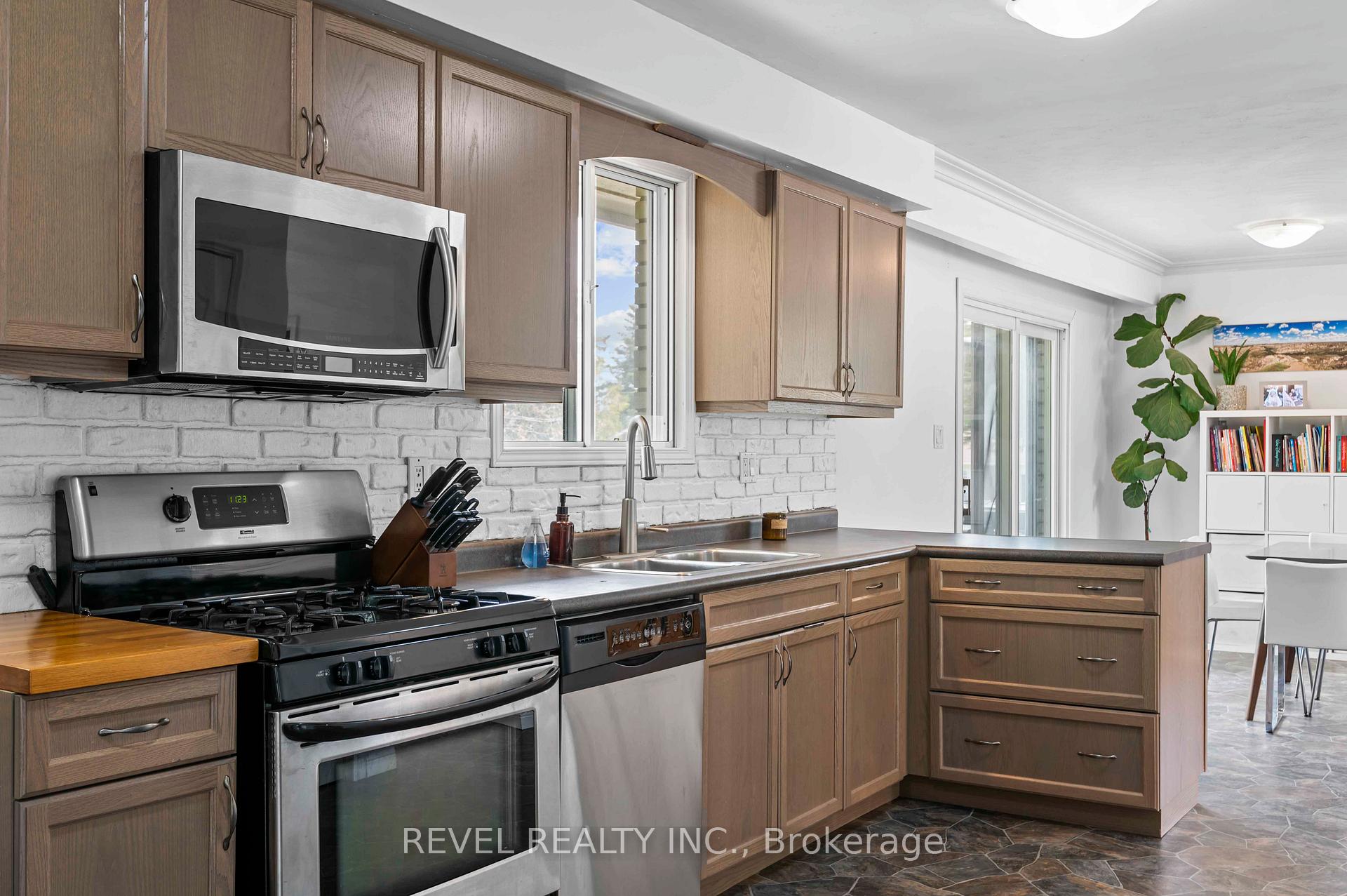 Photo 1 of 108 Jane Street, Shelburne — HOMEH