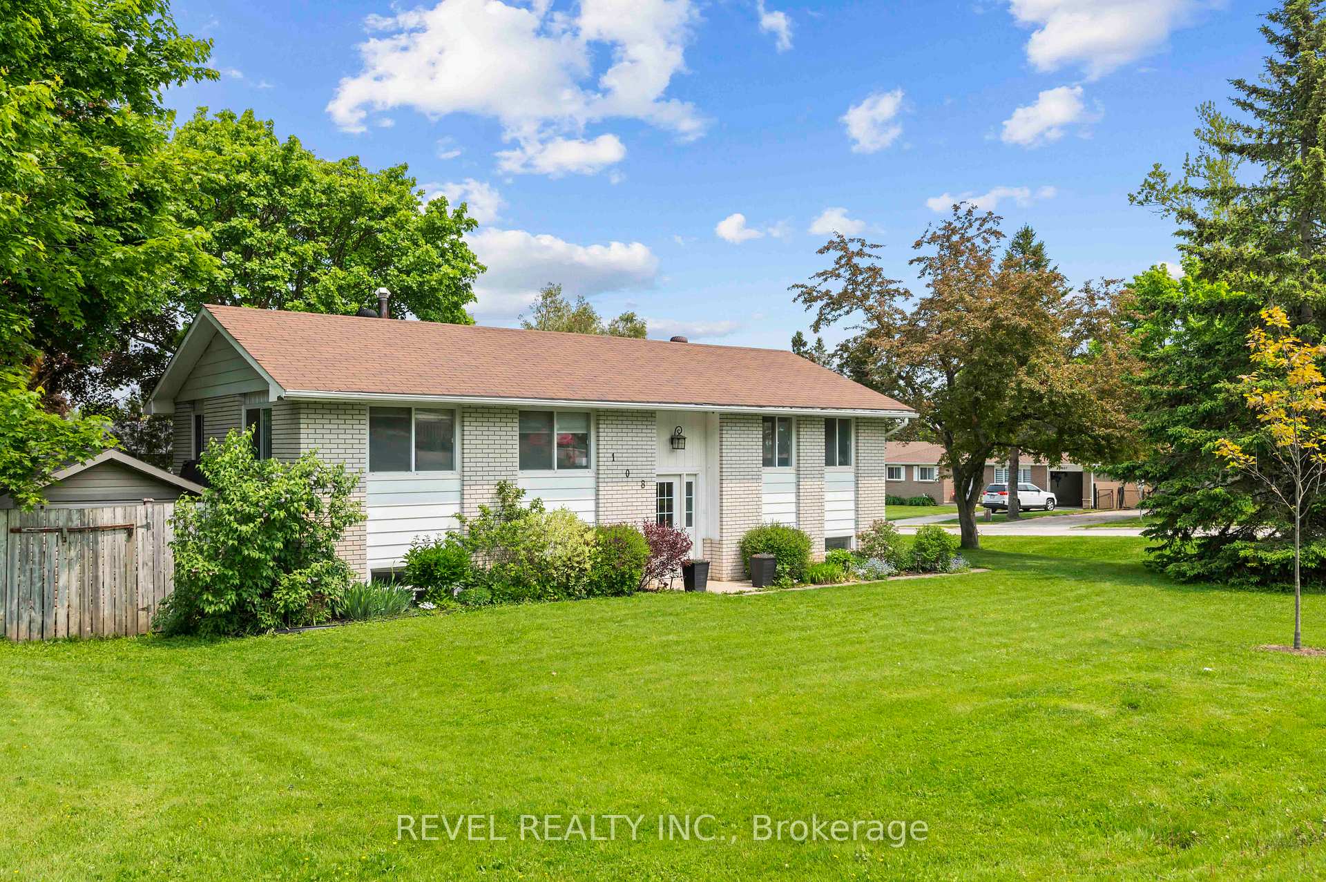 Photo 2 of 108 Jane Street, Shelburne — HOMEH