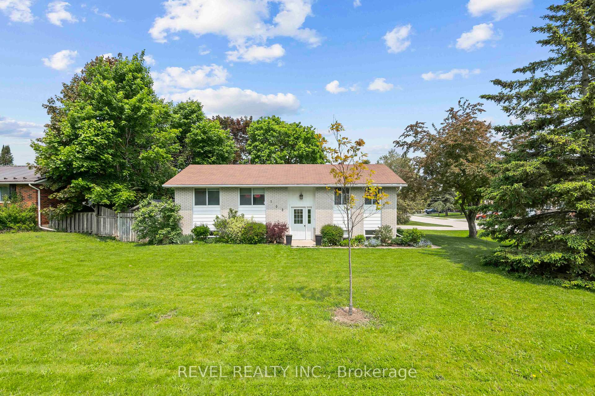Photo 3 of 108 Jane Street, Shelburne — HOMEH