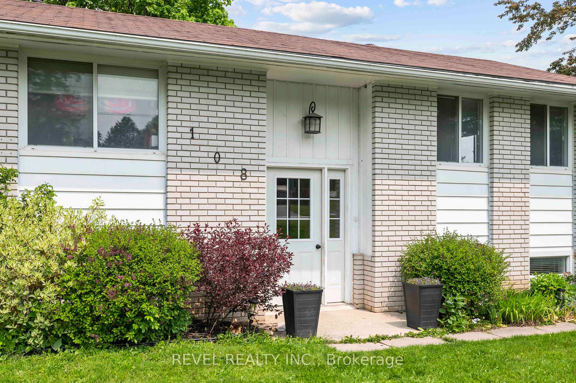 Photo 4 of 108 Jane Street, Shelburne — HOMEH