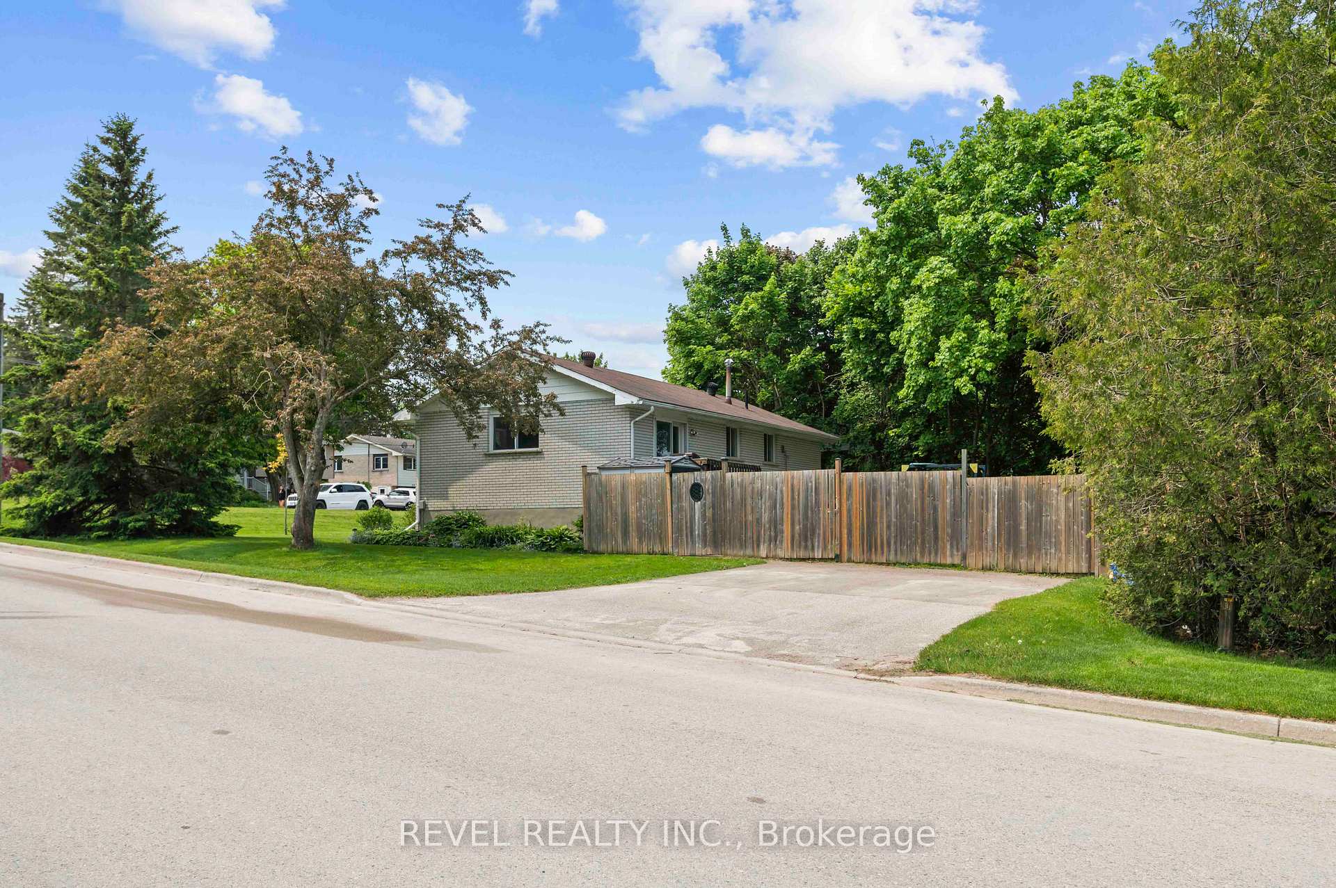 Photo 6 of 108 Jane Street, Shelburne — HOMEH