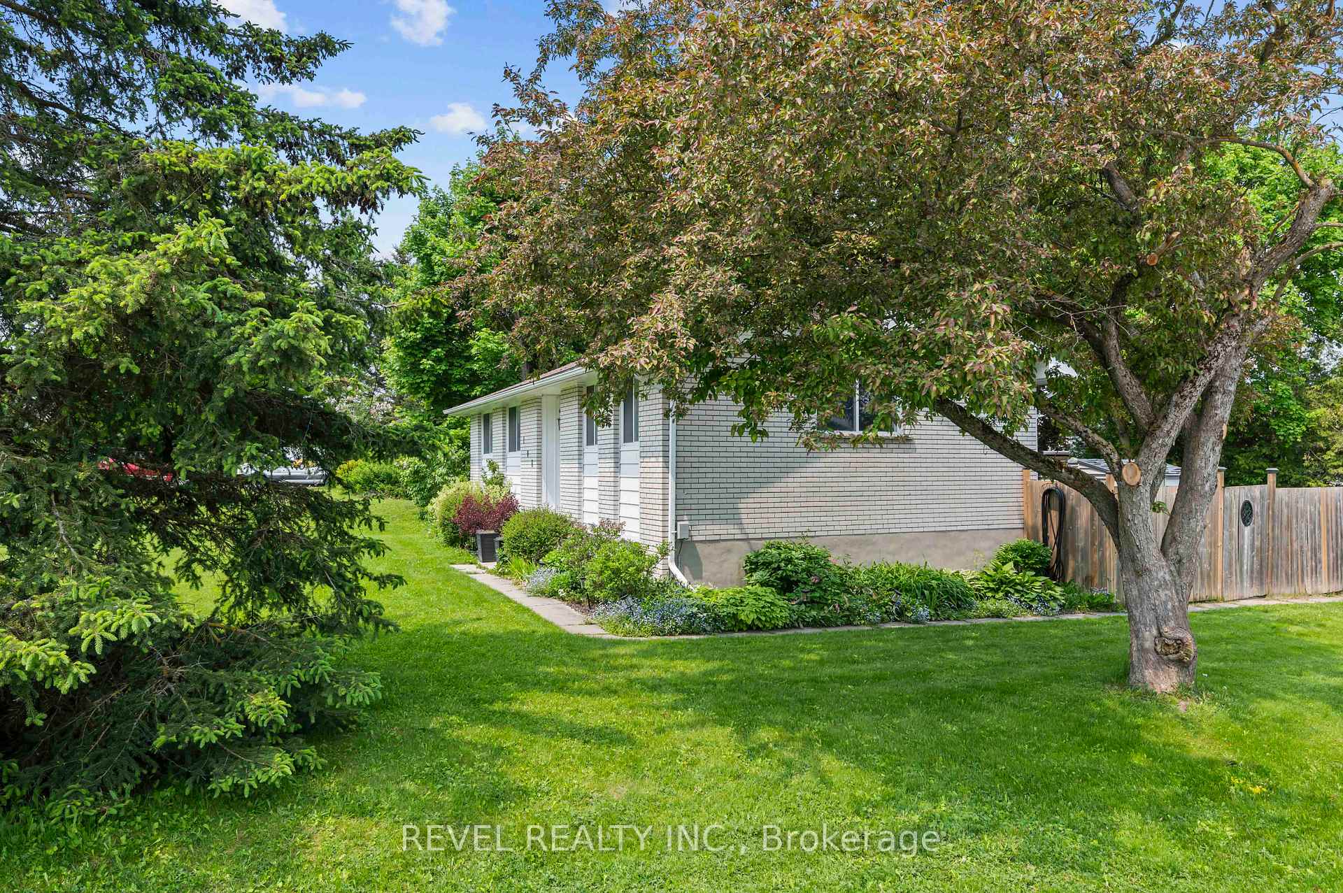 Photo 7 of 108 Jane Street, Shelburne — HOMEH