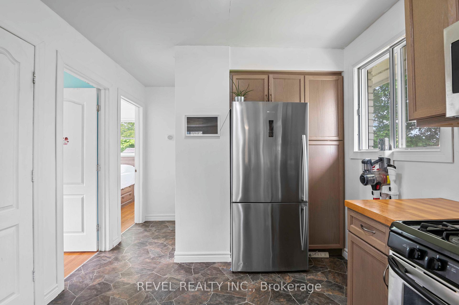 Photo 11 of 108 Jane Street, Shelburne — HOMEH