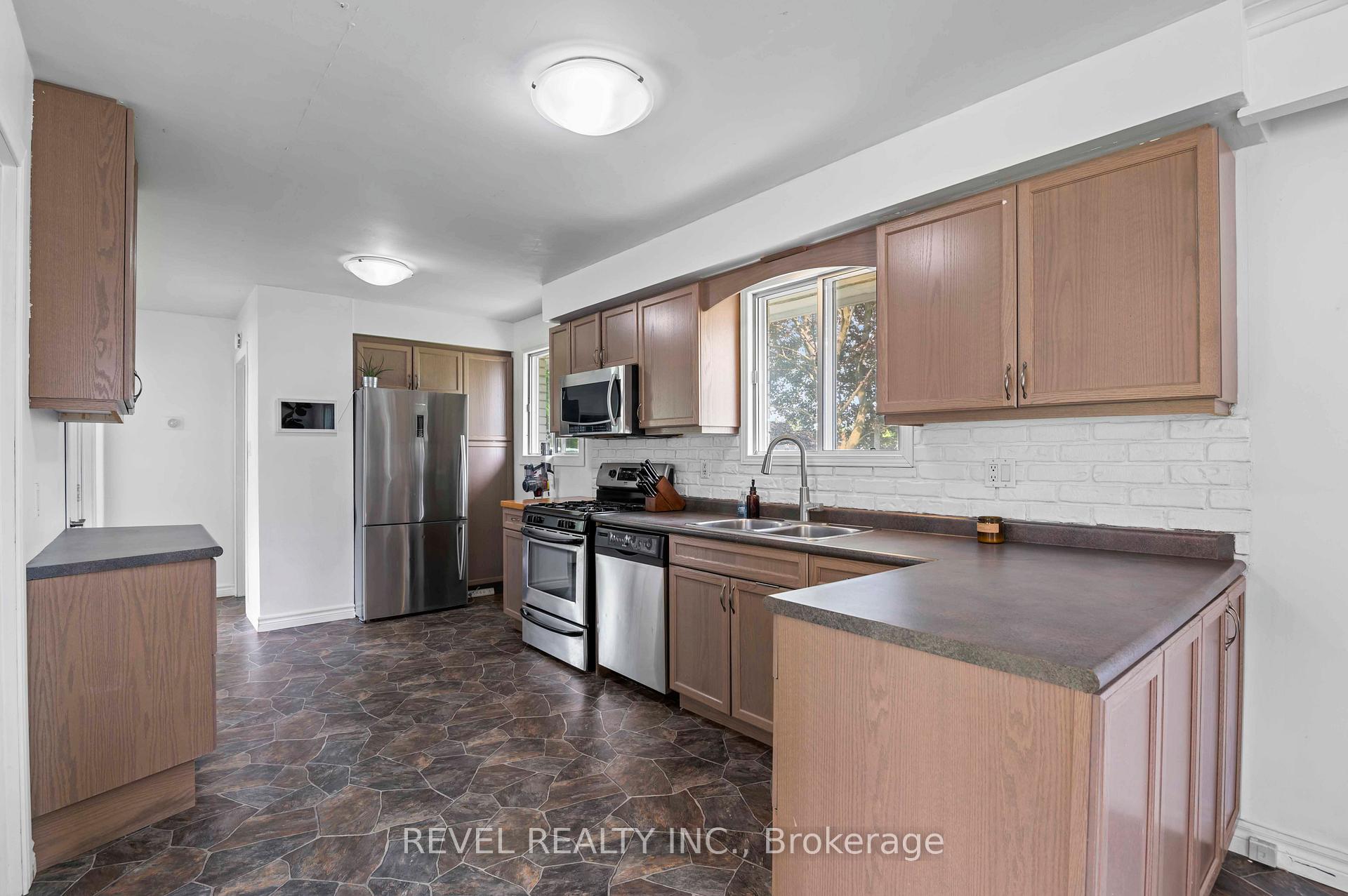 Photo 12 of 108 Jane Street, Shelburne — HOMEH