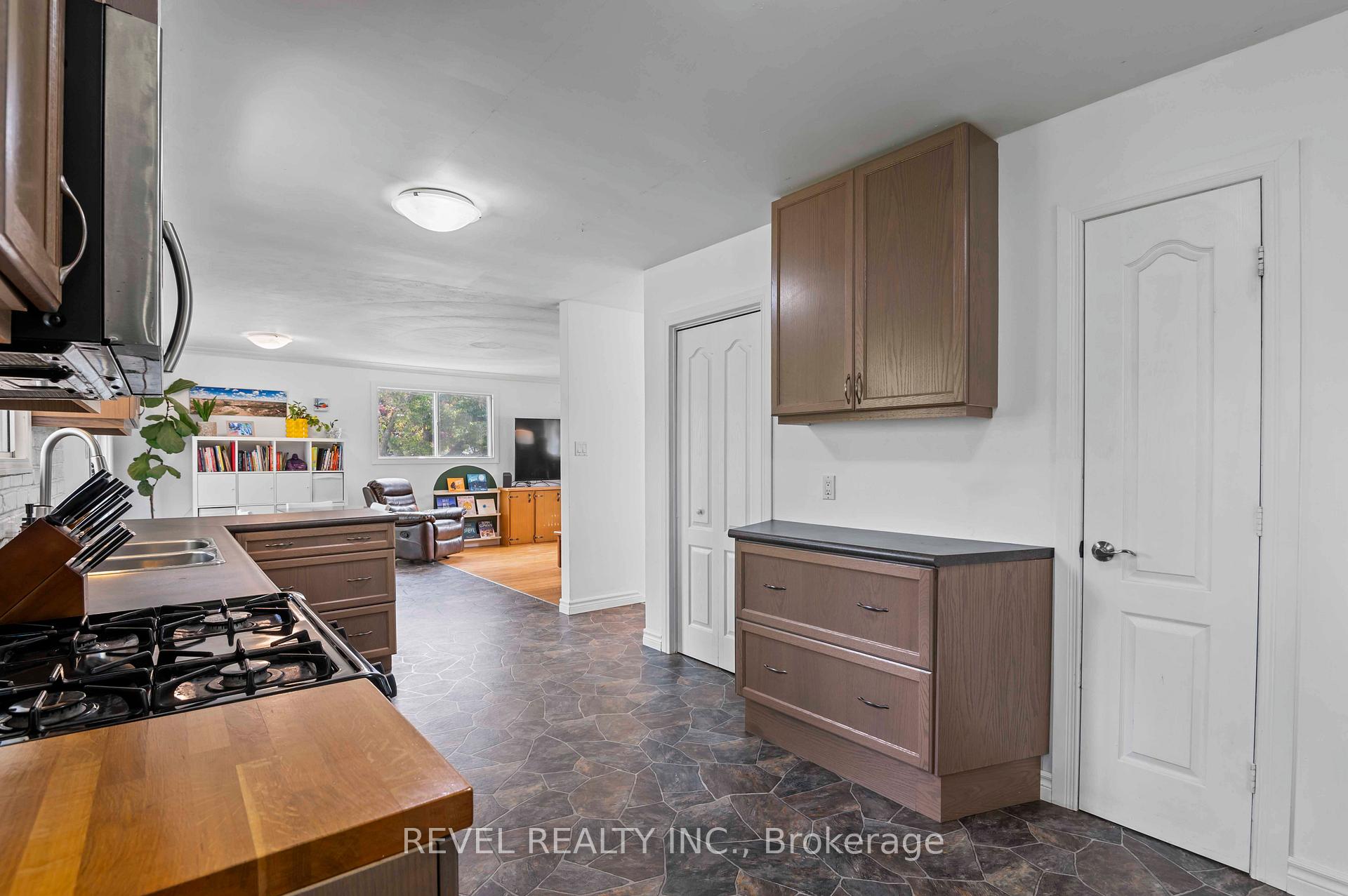 Photo 17 of 108 Jane Street, Shelburne — HOMEH