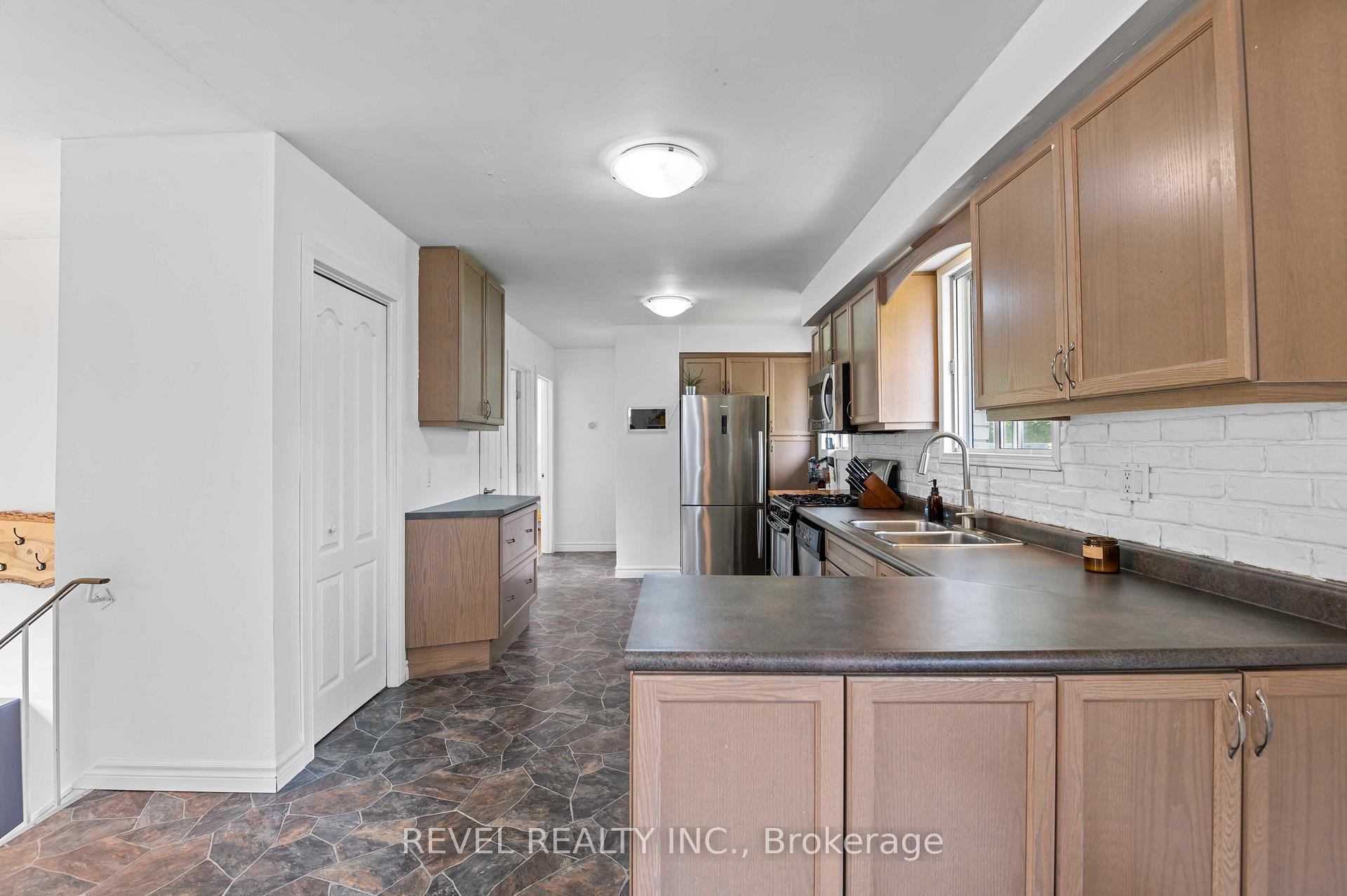Photo 24 of 108 Jane Street, Shelburne — HOMEH