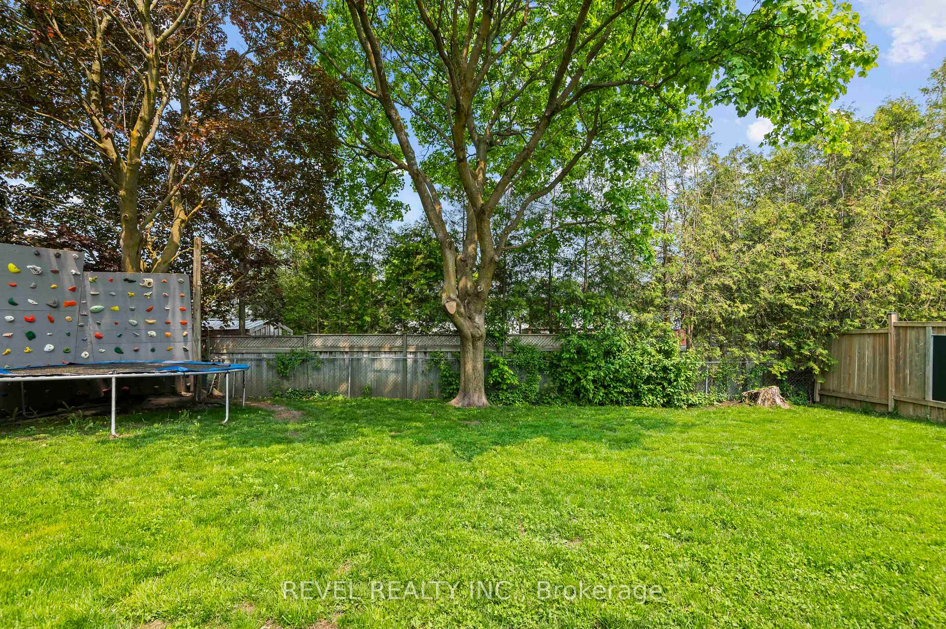 Photo 48 of 108 Jane Street, Shelburne — HOMEH