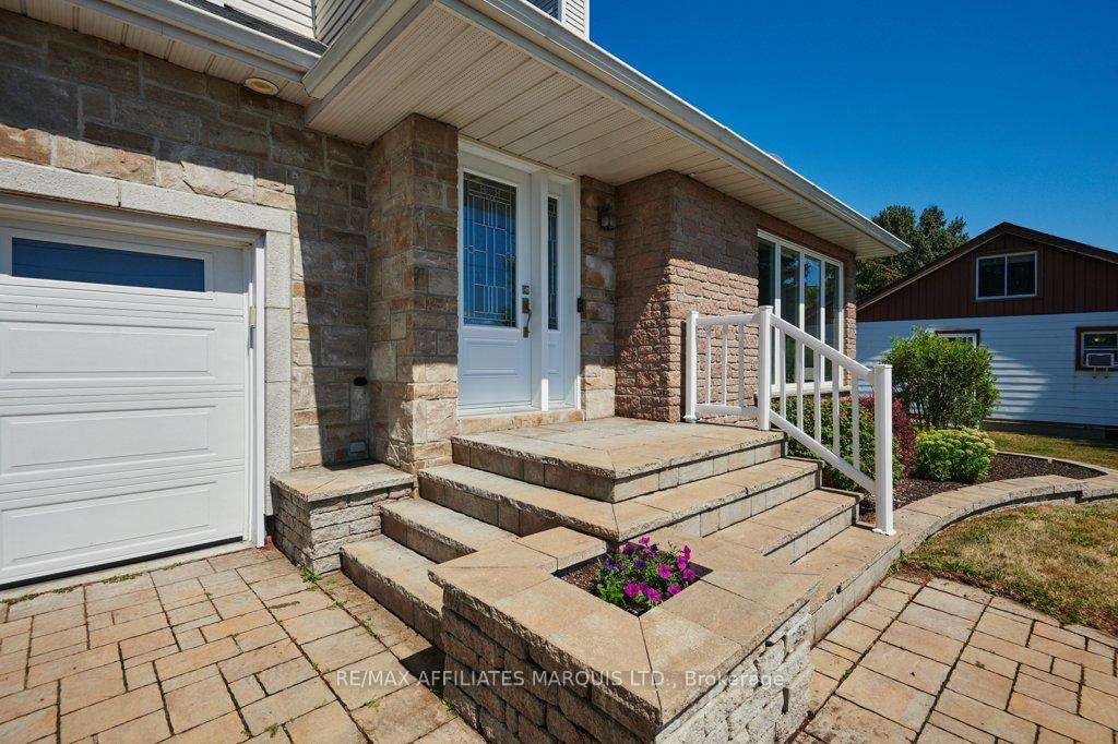 Photo 2 of 18235 County Rd 2 E, South Glengarry, South Glengarry (Charlottenburgh) Twp — HOMEH