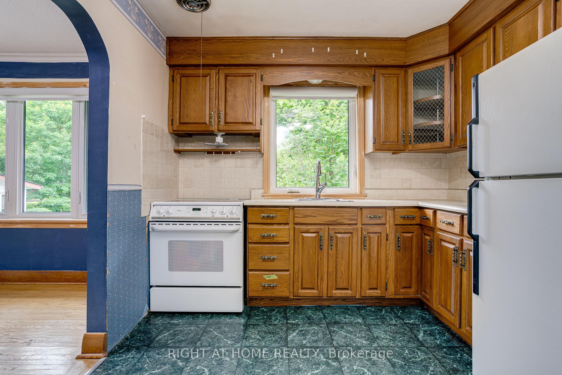 Photo 9 of 100 Union Avenue, Scugog, Port Perry — HOMEH