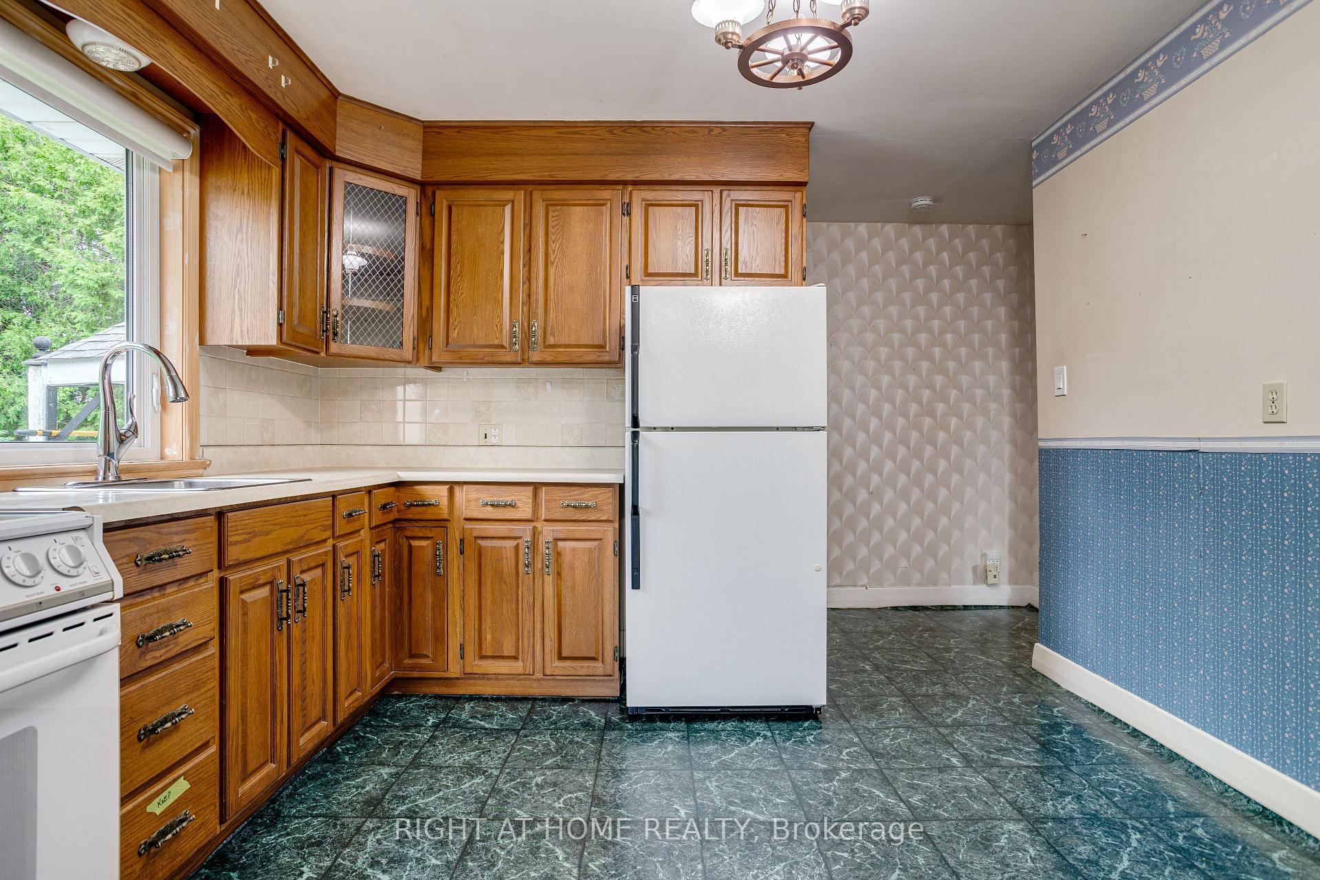 Photo 10 of 100 Union Avenue, Scugog, Port Perry — HOMEH