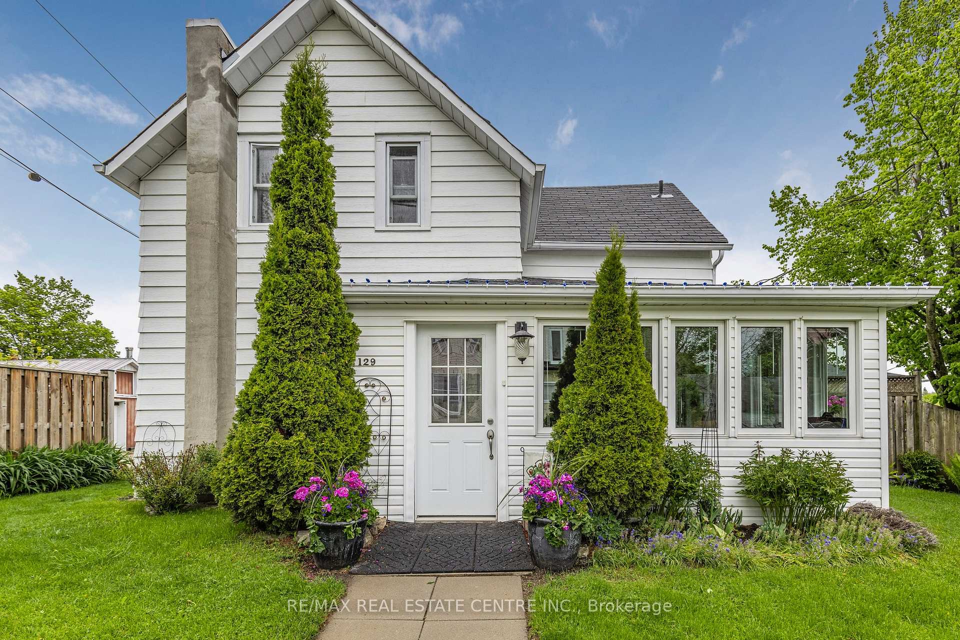 Photo 2 of 129 Dufferin Street, Shelburne — HOMEH