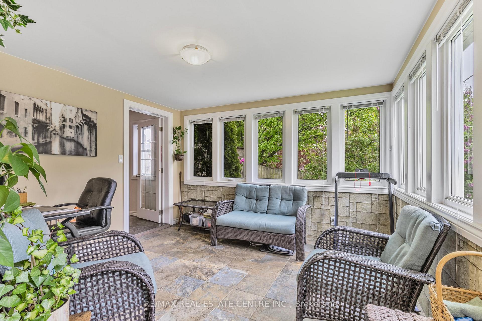 Photo 5 of 129 Dufferin Street, Shelburne — HOMEH