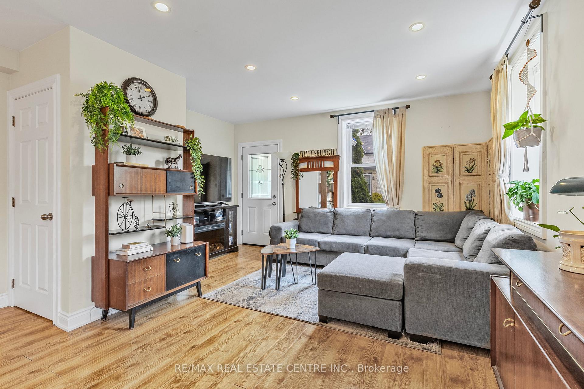 Photo 7 of 129 Dufferin Street, Shelburne — HOMEH