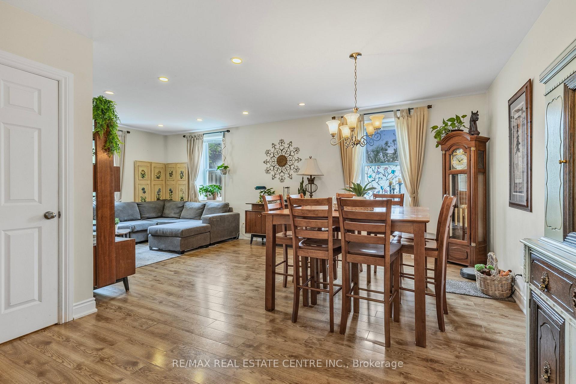Photo 8 of 129 Dufferin Street, Shelburne — HOMEH