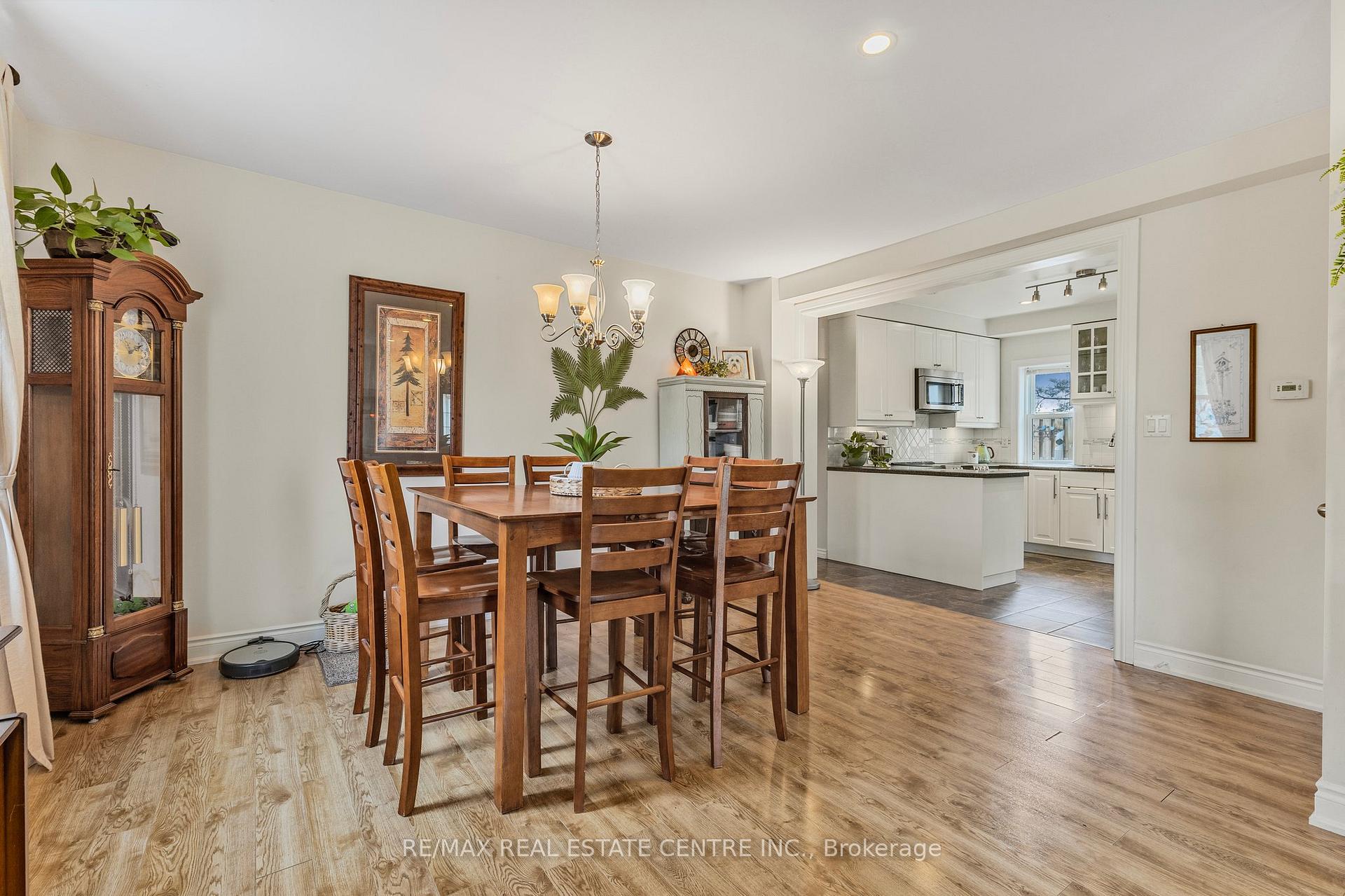Photo 10 of 129 Dufferin Street, Shelburne — HOMEH