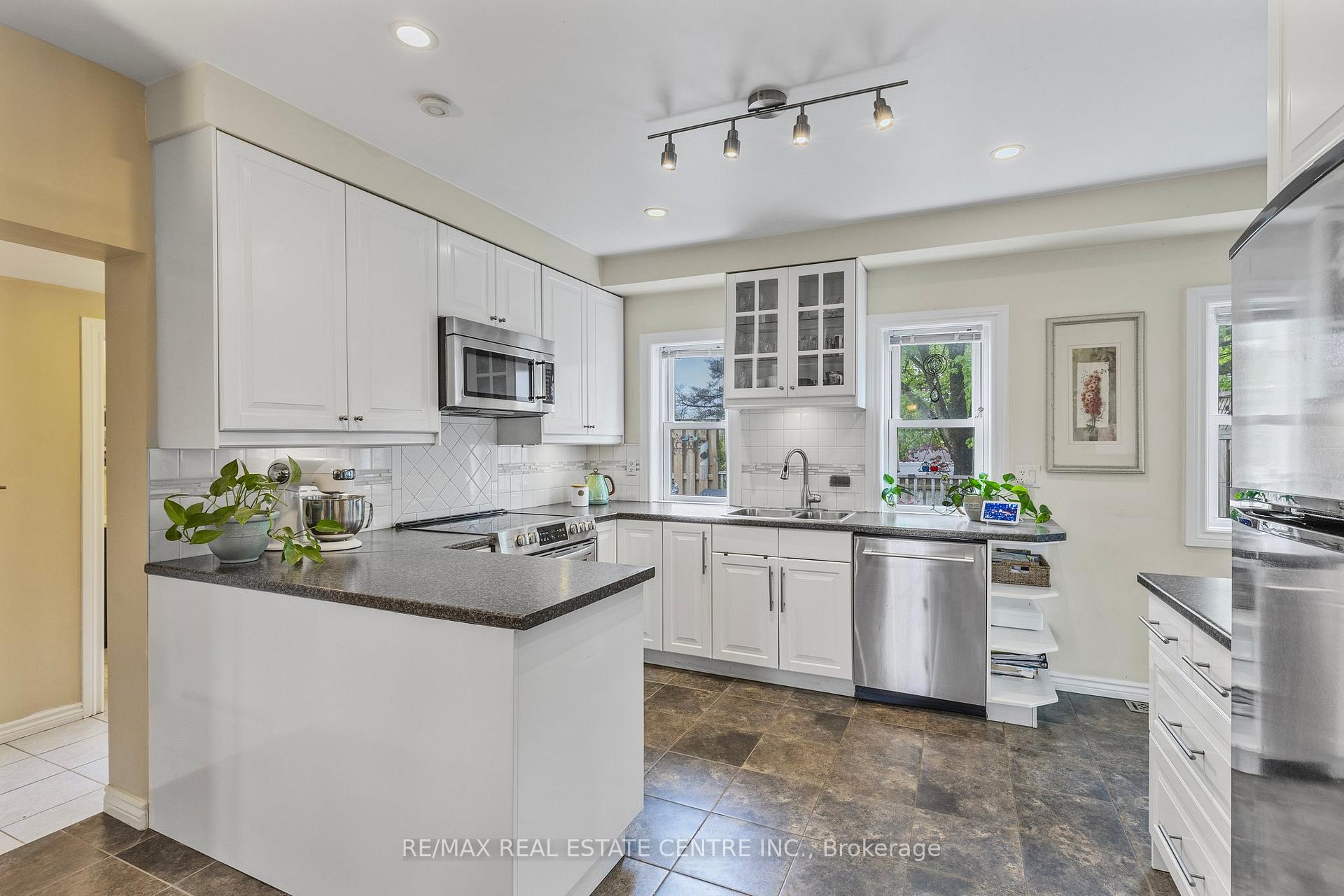 Photo 13 of 129 Dufferin Street, Shelburne — HOMEH
