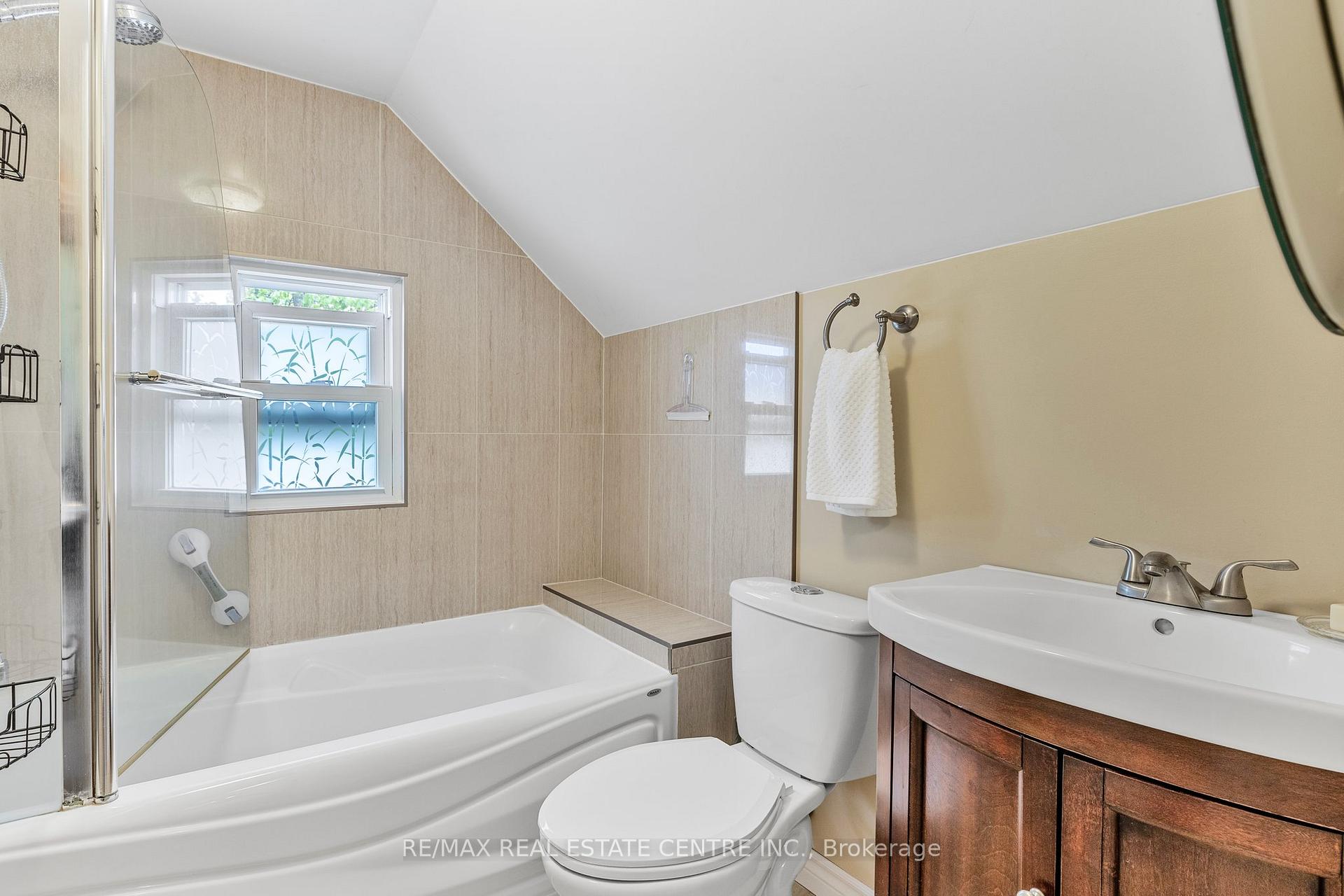 Photo 25 of 129 Dufferin Street, Shelburne — HOMEH