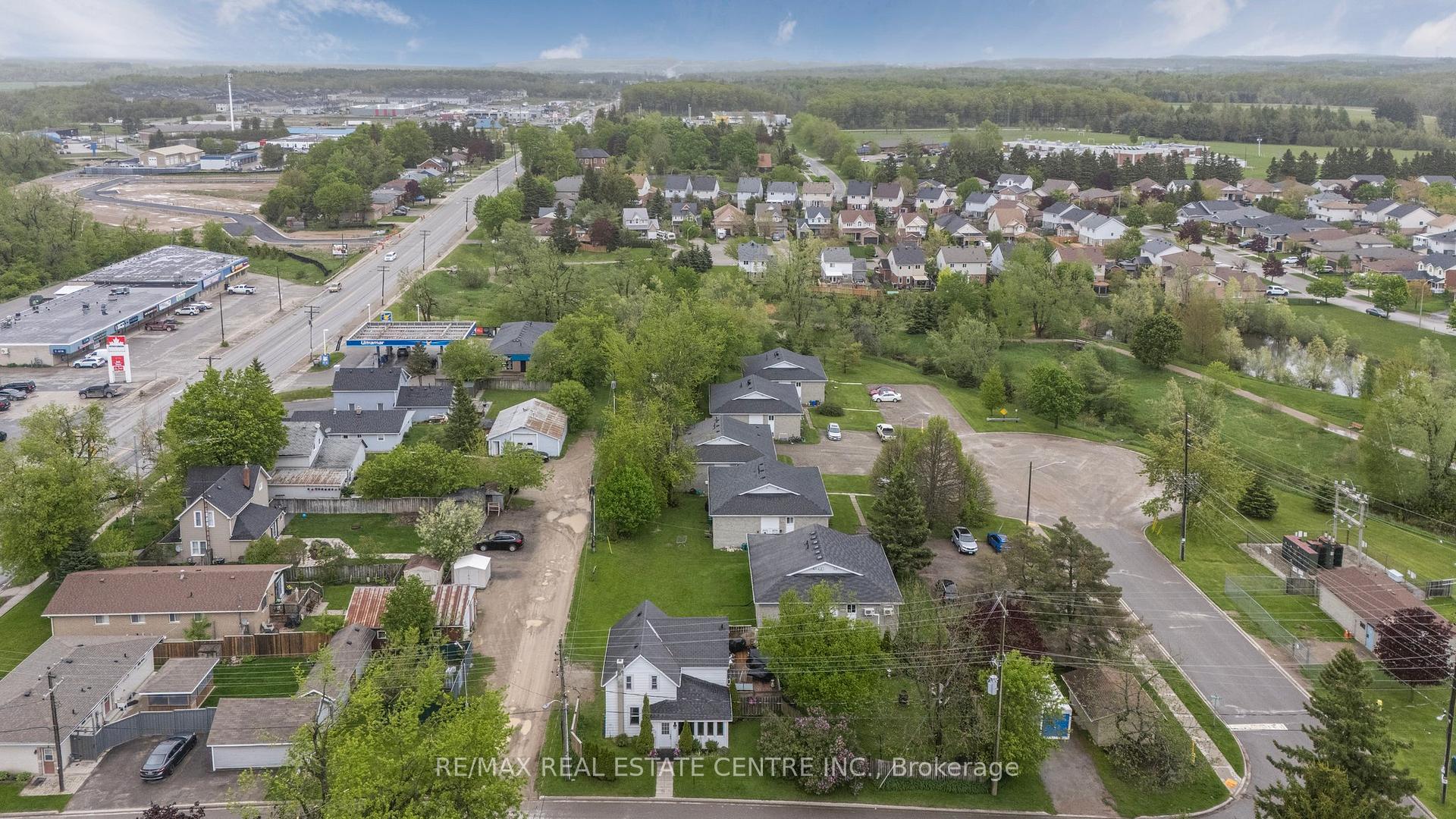 Photo 35 of 129 Dufferin Street, Shelburne — HOMEH