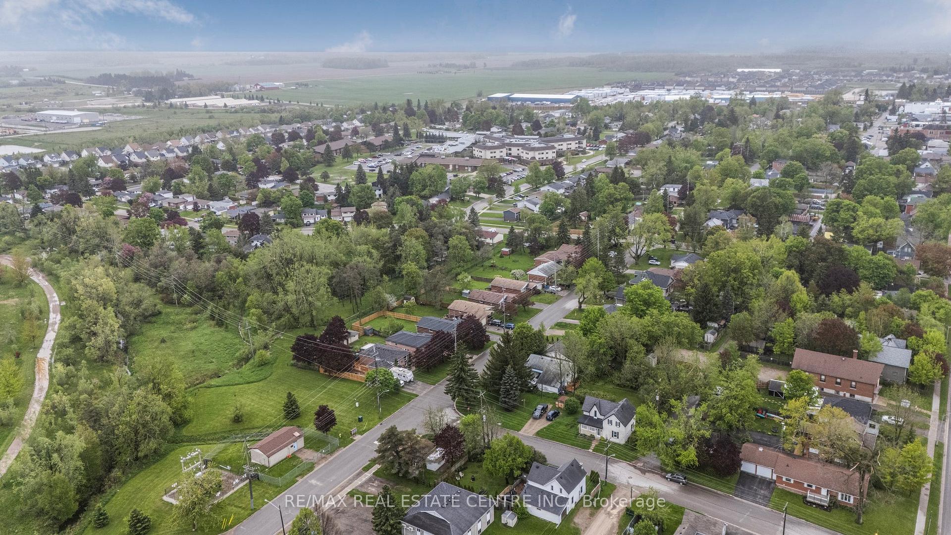 Photo 44 of 129 Dufferin Street, Shelburne — HOMEH