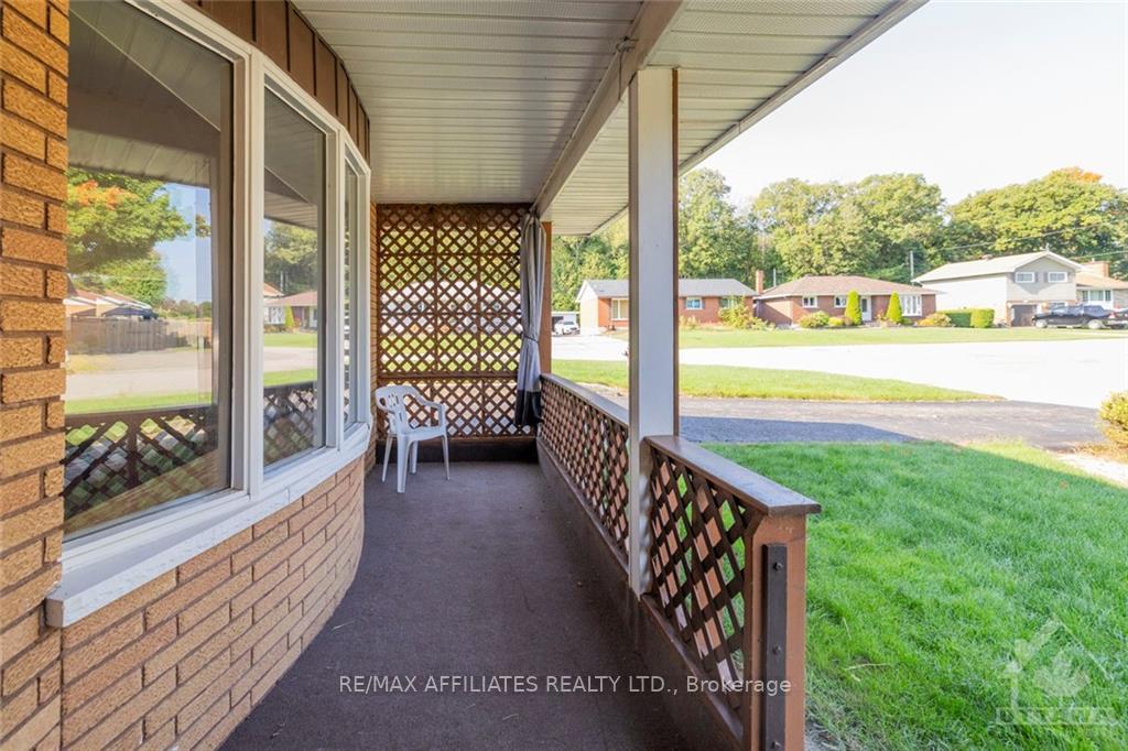 Photo 2 of 295 James Street, Renfrew — HOMEH