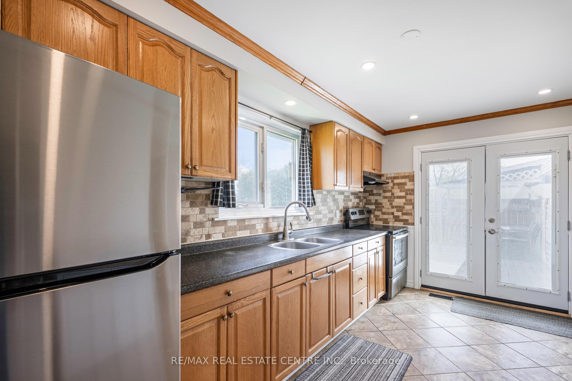 Photo 6 of 140 Susan Street, Shelburne — HOMEH