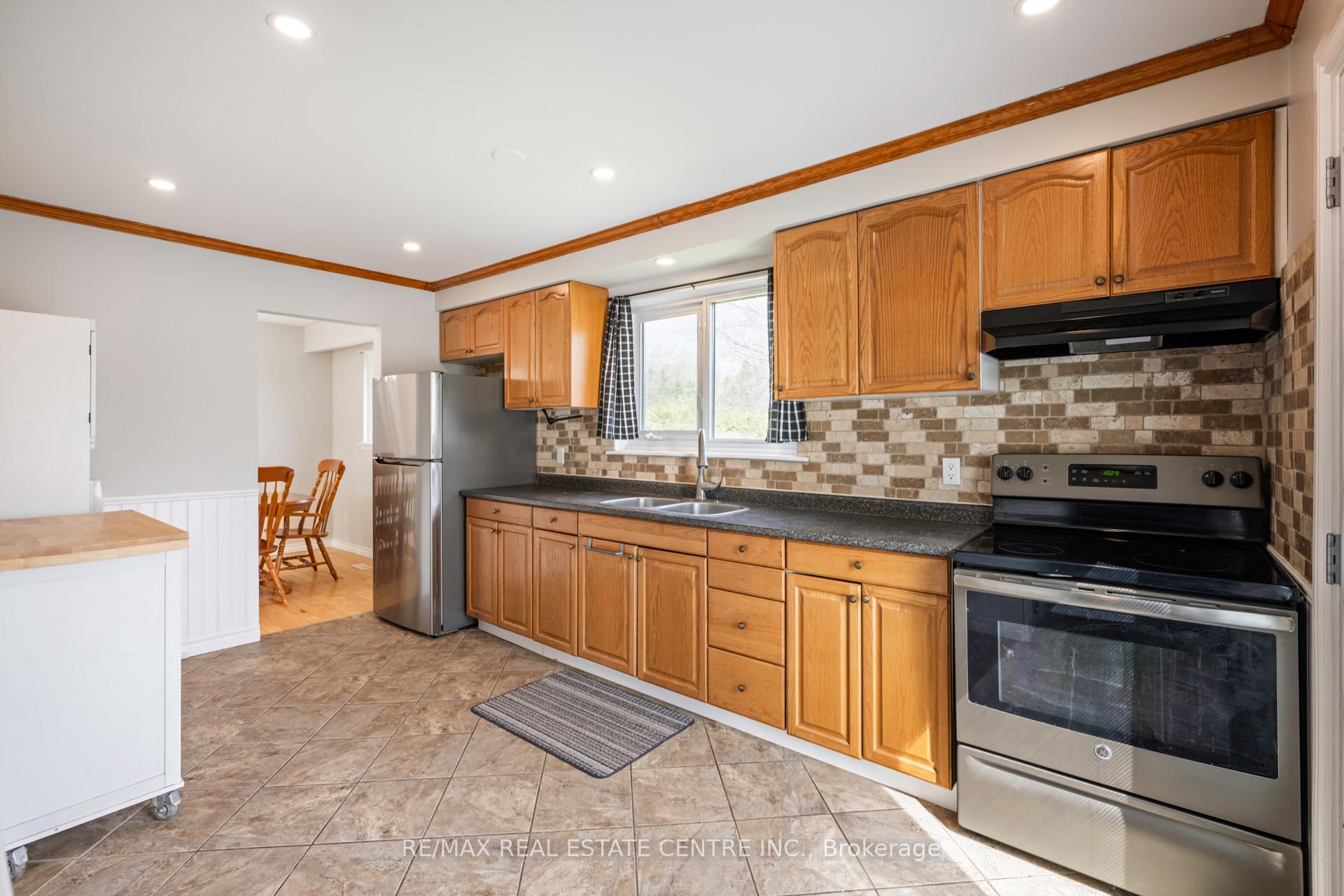 Photo 8 of 140 Susan Street, Shelburne — HOMEH