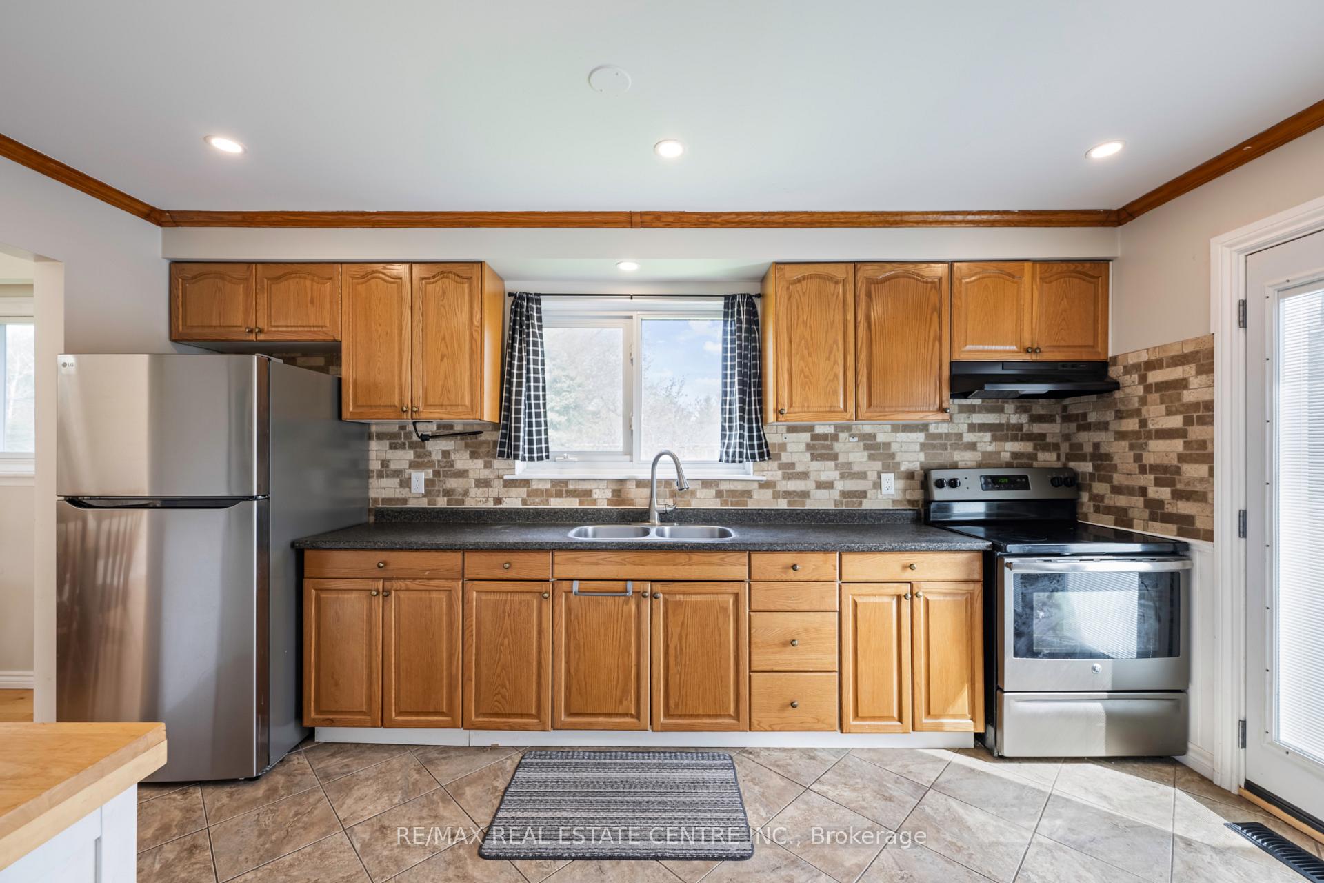 Photo 9 of 140 Susan Street, Shelburne — HOMEH