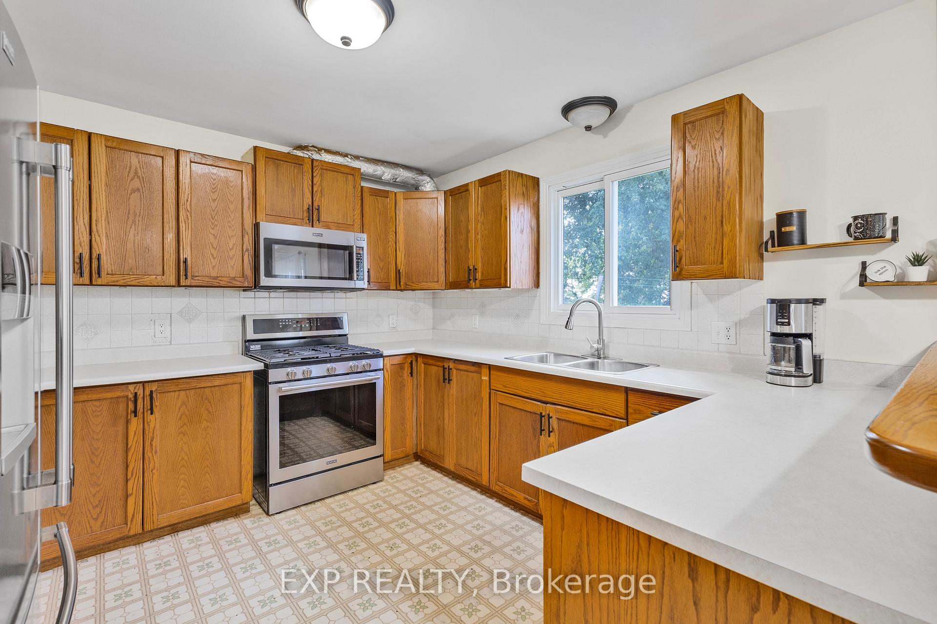 Photo 10 of 119 Franklyn Street, Shelburne — HOMEH