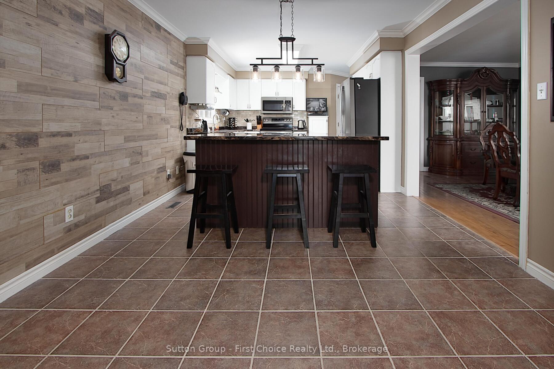 Photo 10 of 186 Waterloo Street W, South Huron, Exeter — HOMEH