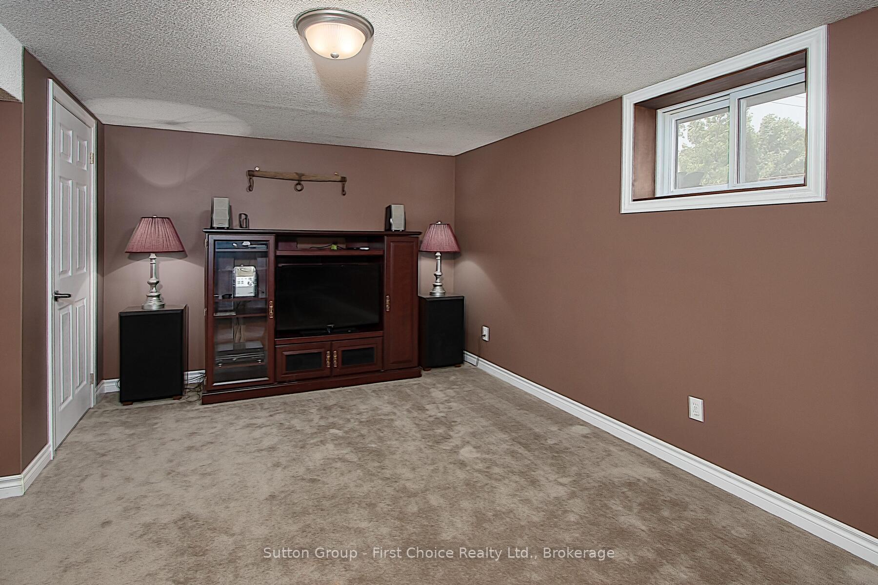 Photo 24 of 186 Waterloo Street W, South Huron, Exeter — HOMEH