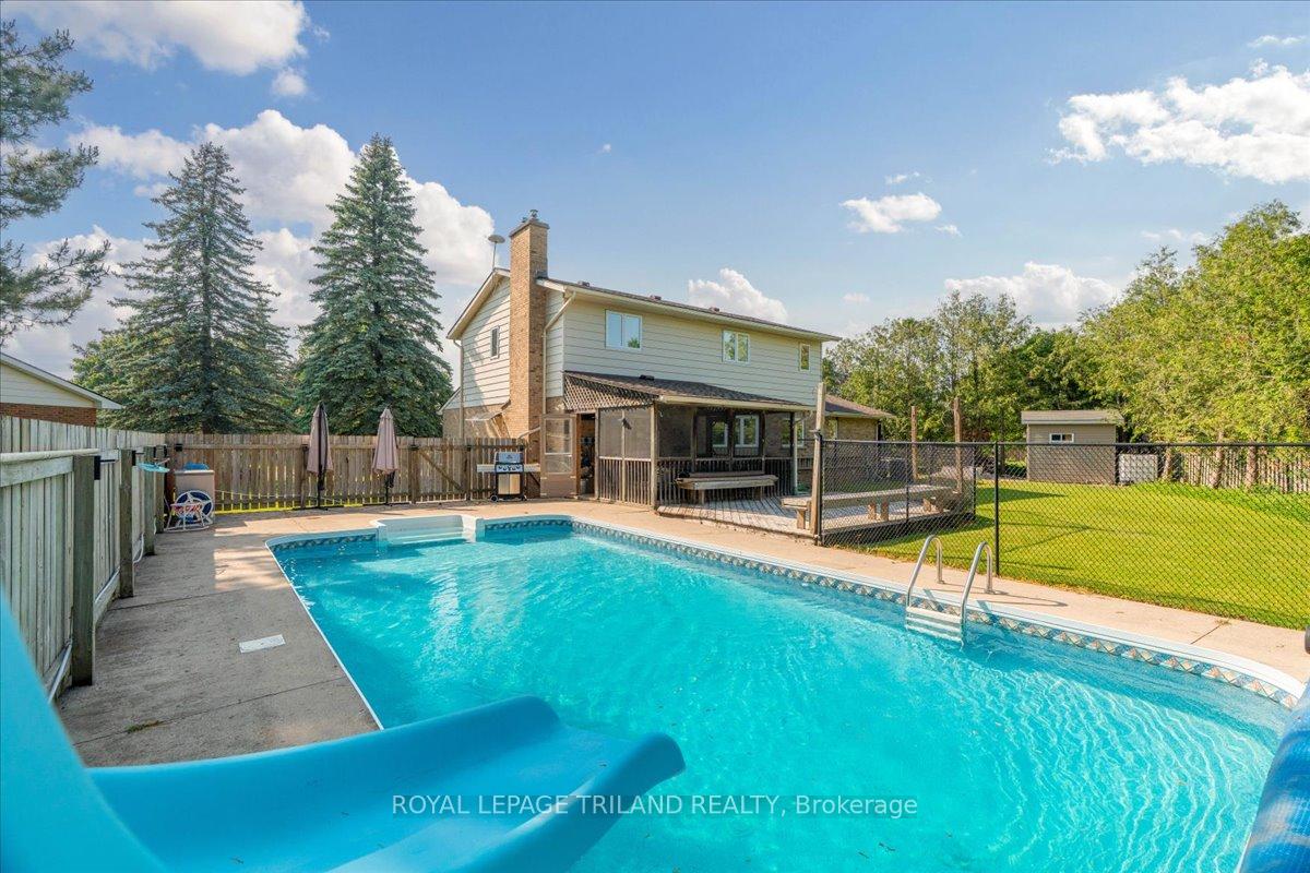 Photo 3 of 21 Sherwood Crescent, South Huron, Exeter — HOMEH