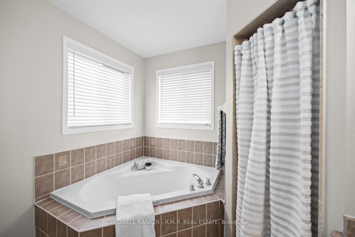 Photo 20 of 33 Winchurch Drive, Scugog, Port Perry — HOMEH