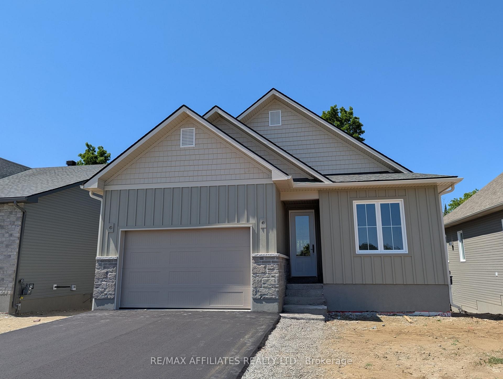 Photo 2 of 97 Rabb Street, Smiths Falls — HOMEH