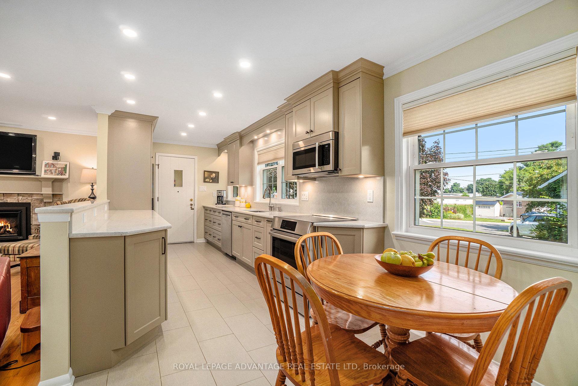 Photo 13 of 3 Florence Street, Smiths Falls — HOMEH
