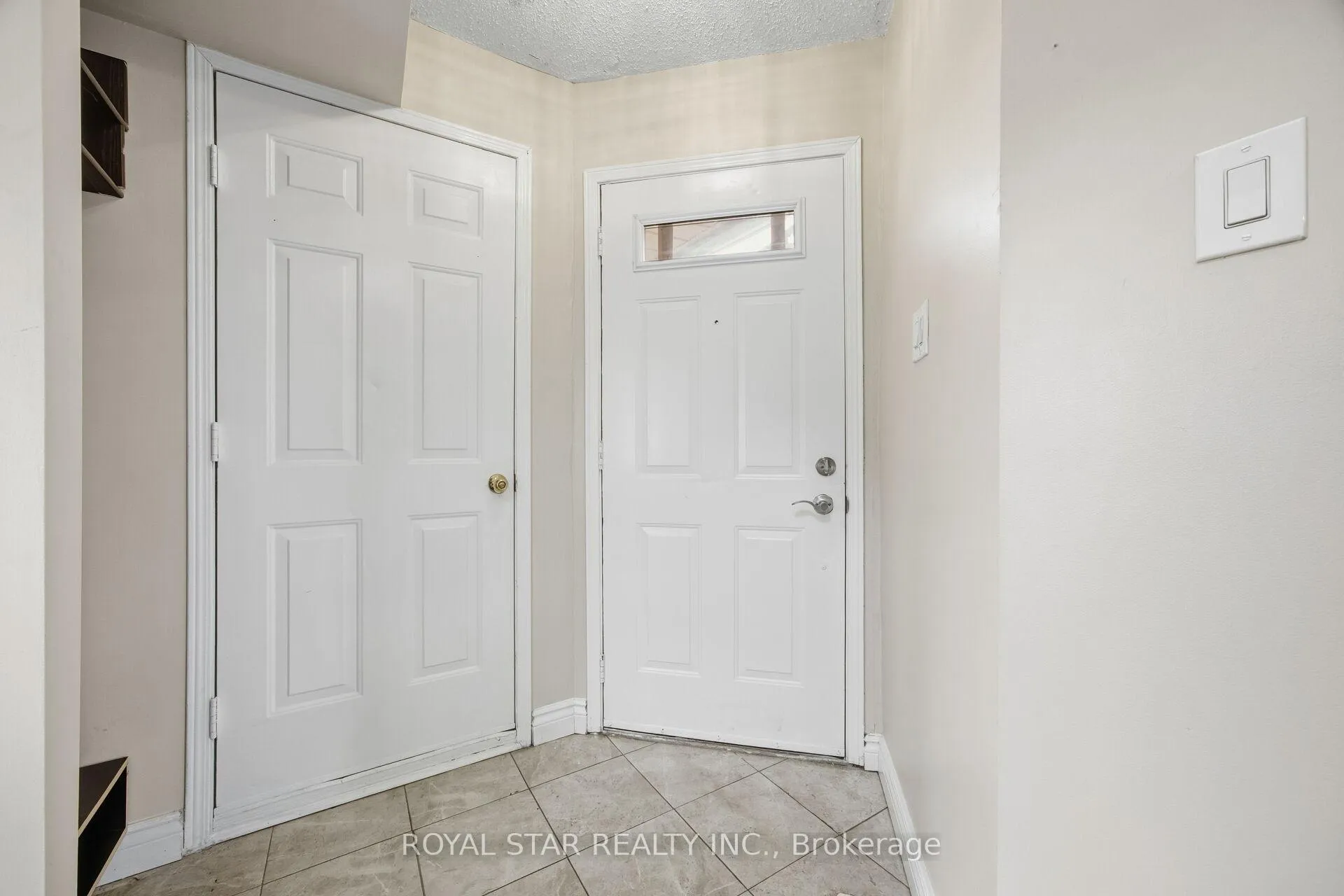 Photo 15 of 137 Ecclestone Drive, Brampton, Brampton West — HOMEH