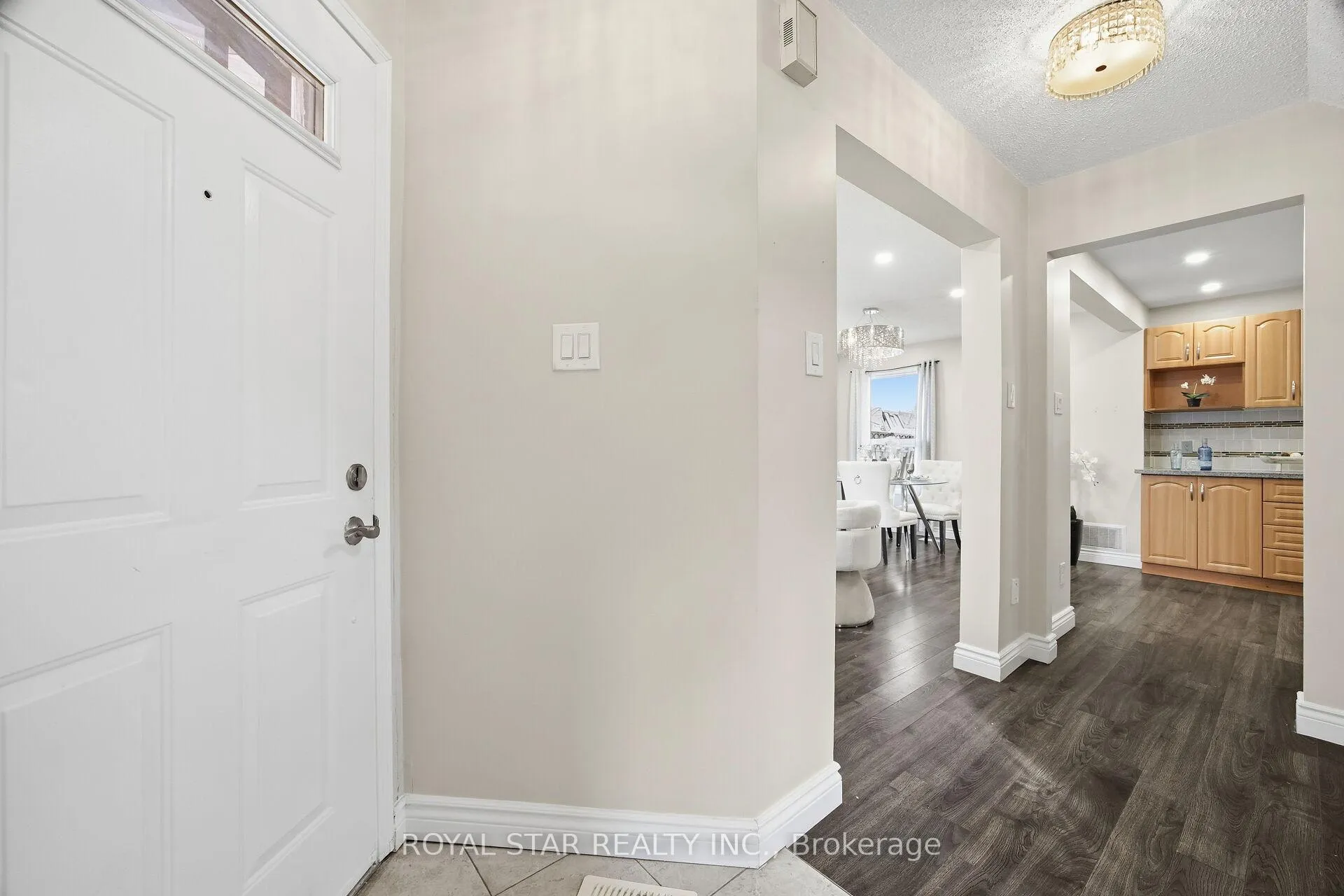 Photo 16 of 137 Ecclestone Drive, Brampton, Brampton West — HOMEH