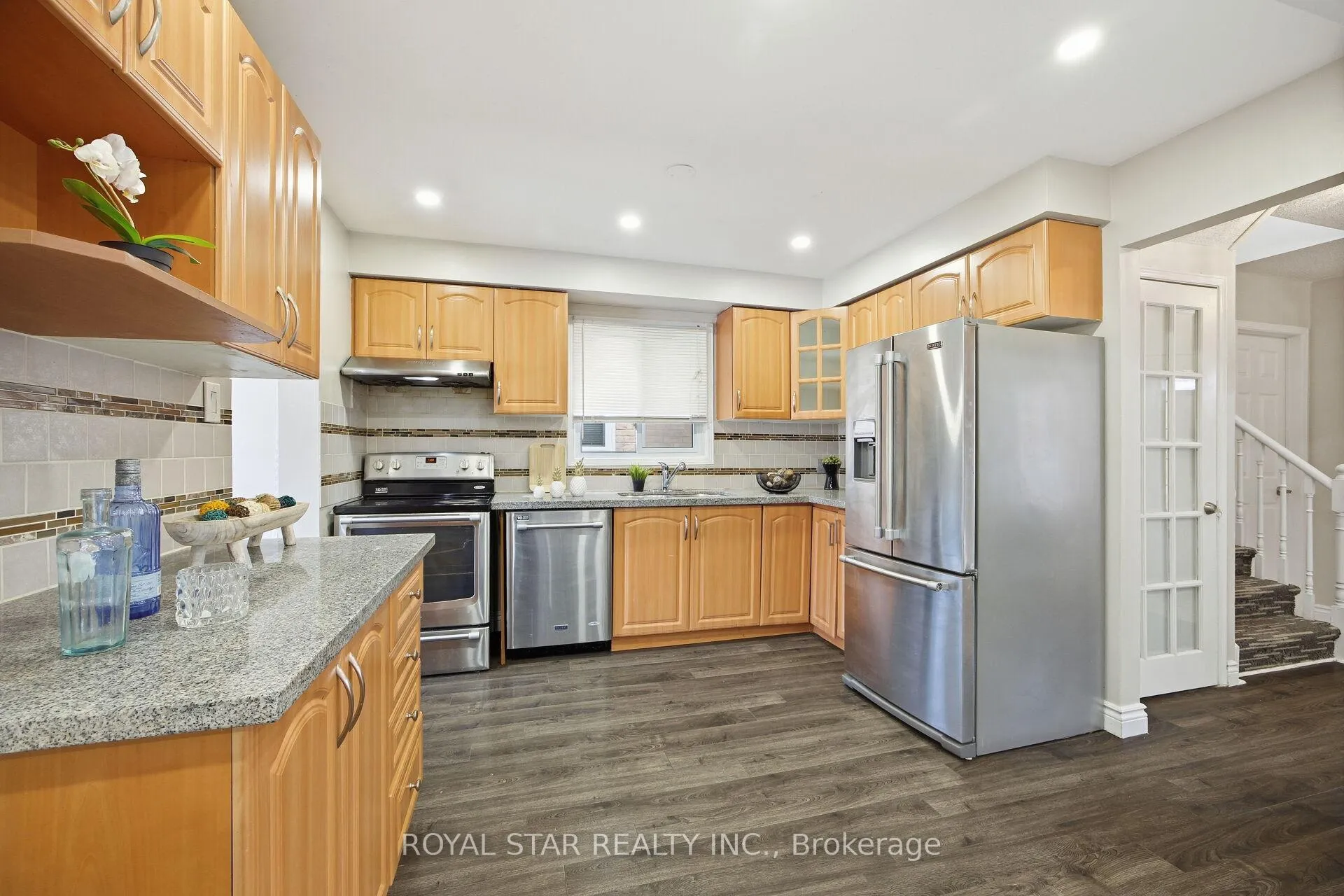 Photo 35 of 137 Ecclestone Drive, Brampton, Brampton West — HOMEH