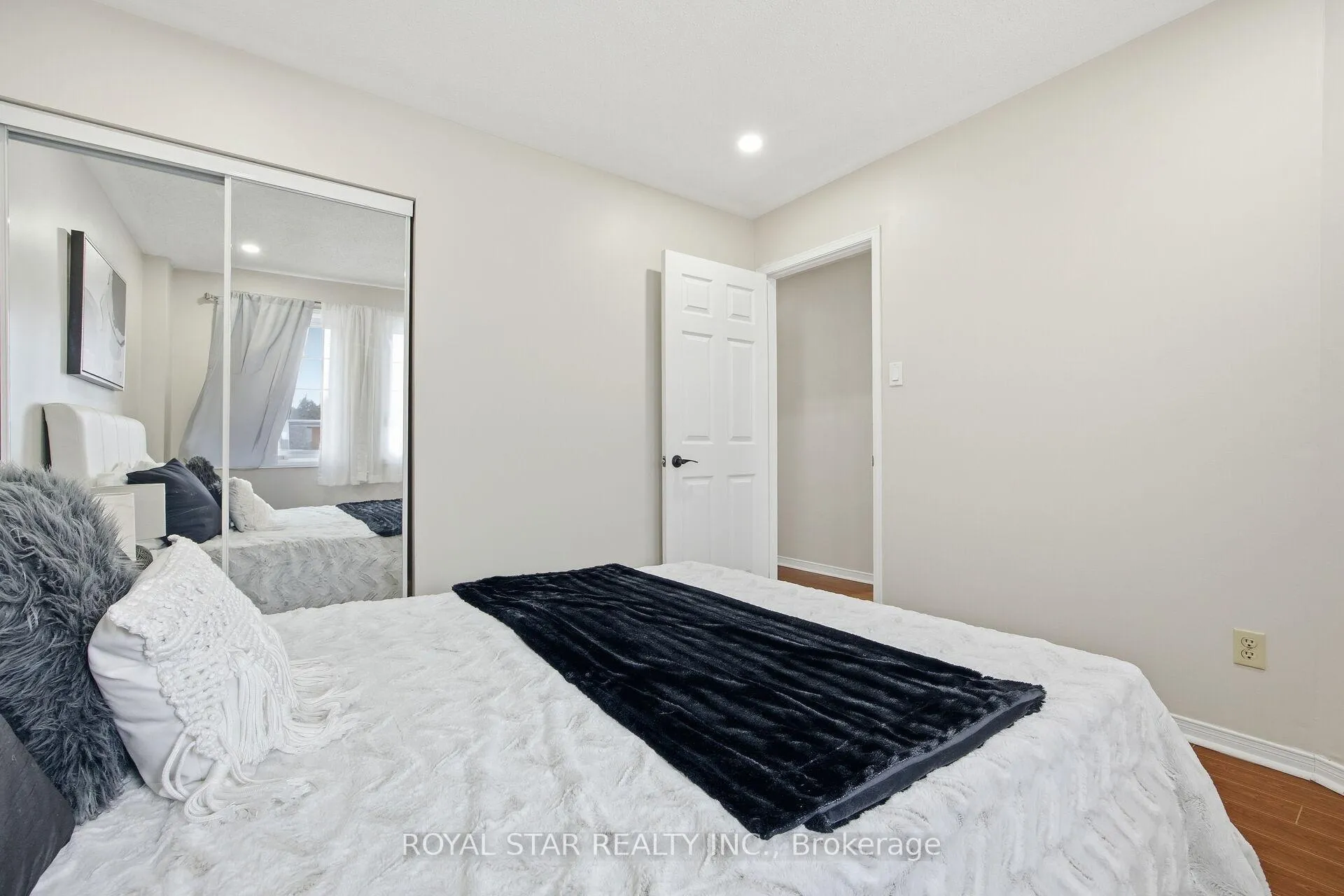 Photo 86 of 137 Ecclestone Drive, Brampton, Brampton West — HOMEH