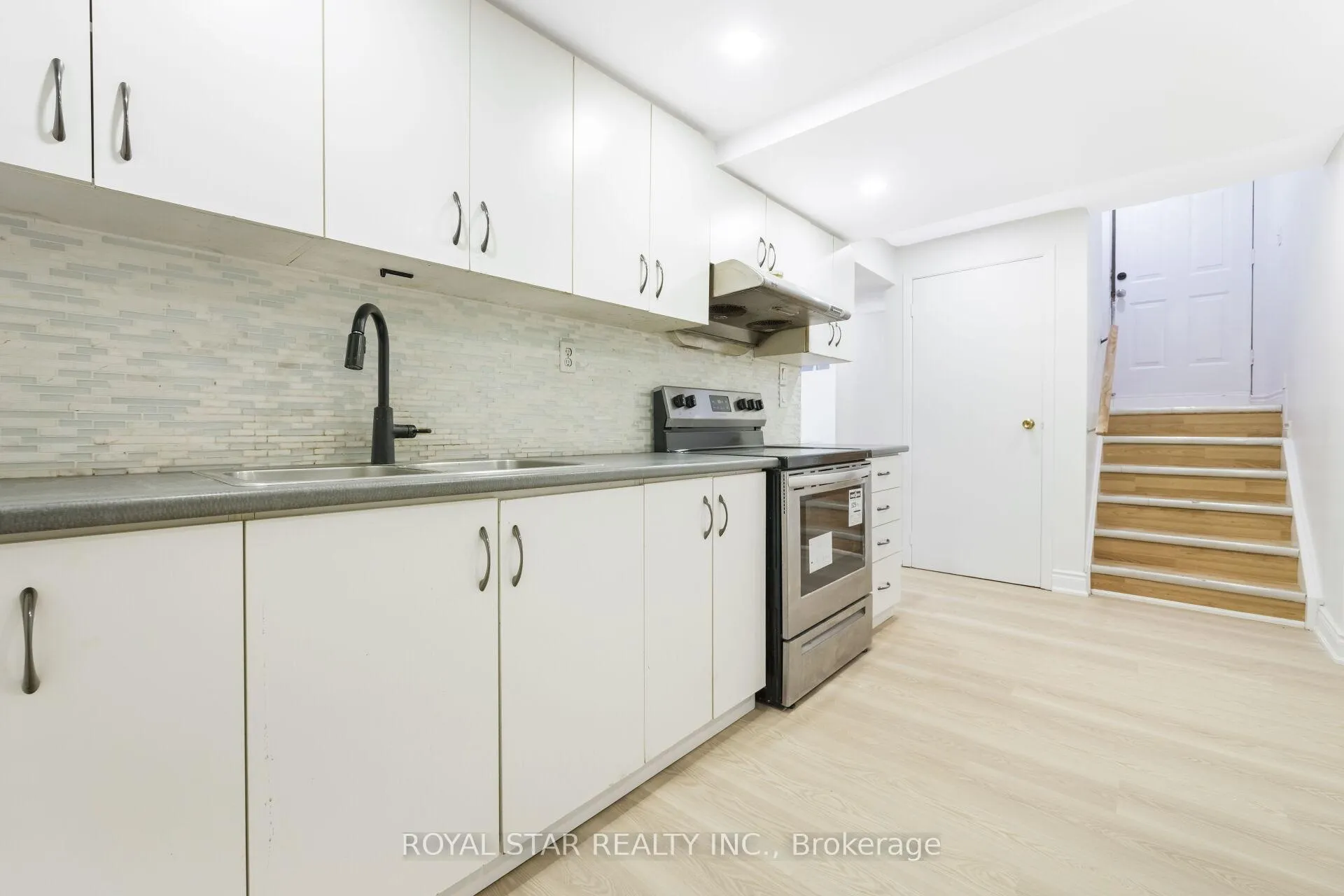 Photo 110 of 137 Ecclestone Drive, Brampton, Brampton West — HOMEH